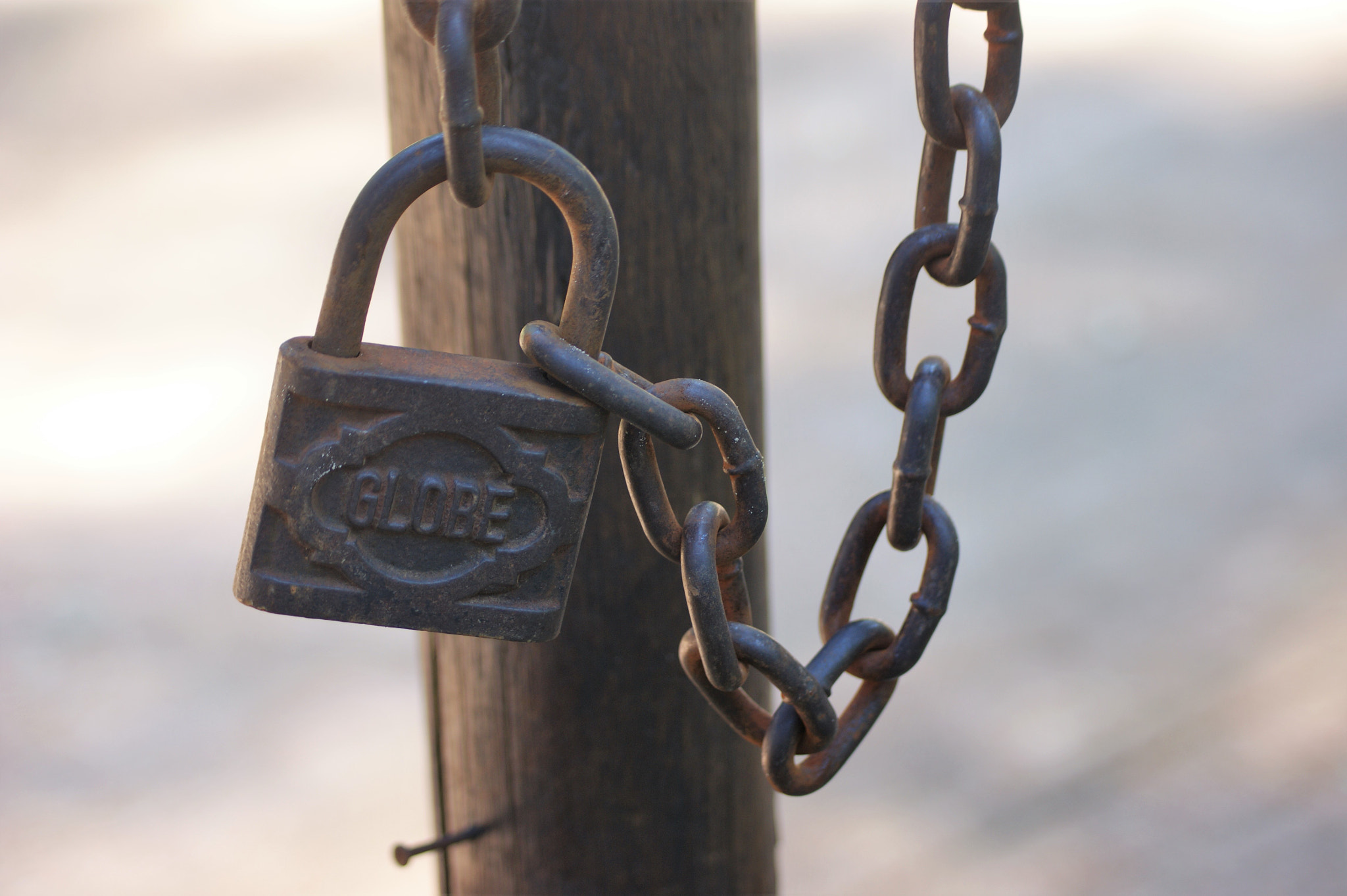 Sony Alpha DSLR-A390 + Sony DT 55-200mm F4-5.6 SAM sample photo. Chains photography