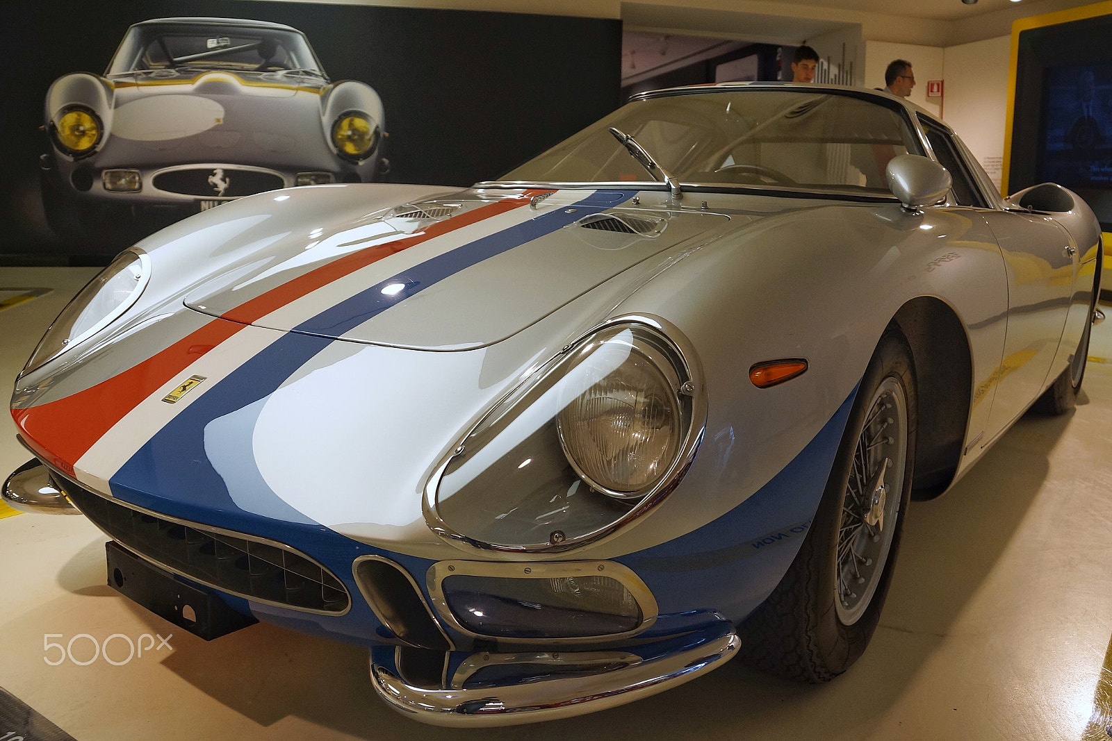 Sony DT 18-135mm F3.5-5.6 SAM sample photo. Cars cars and more cars photography