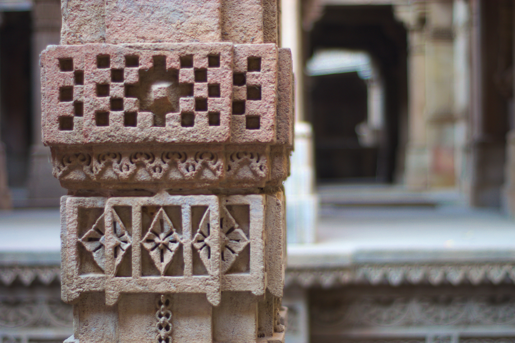 Nikon D3300 + Nikon AF Nikkor 50mm F1.8D sample photo. Art carved in stone pillars photography