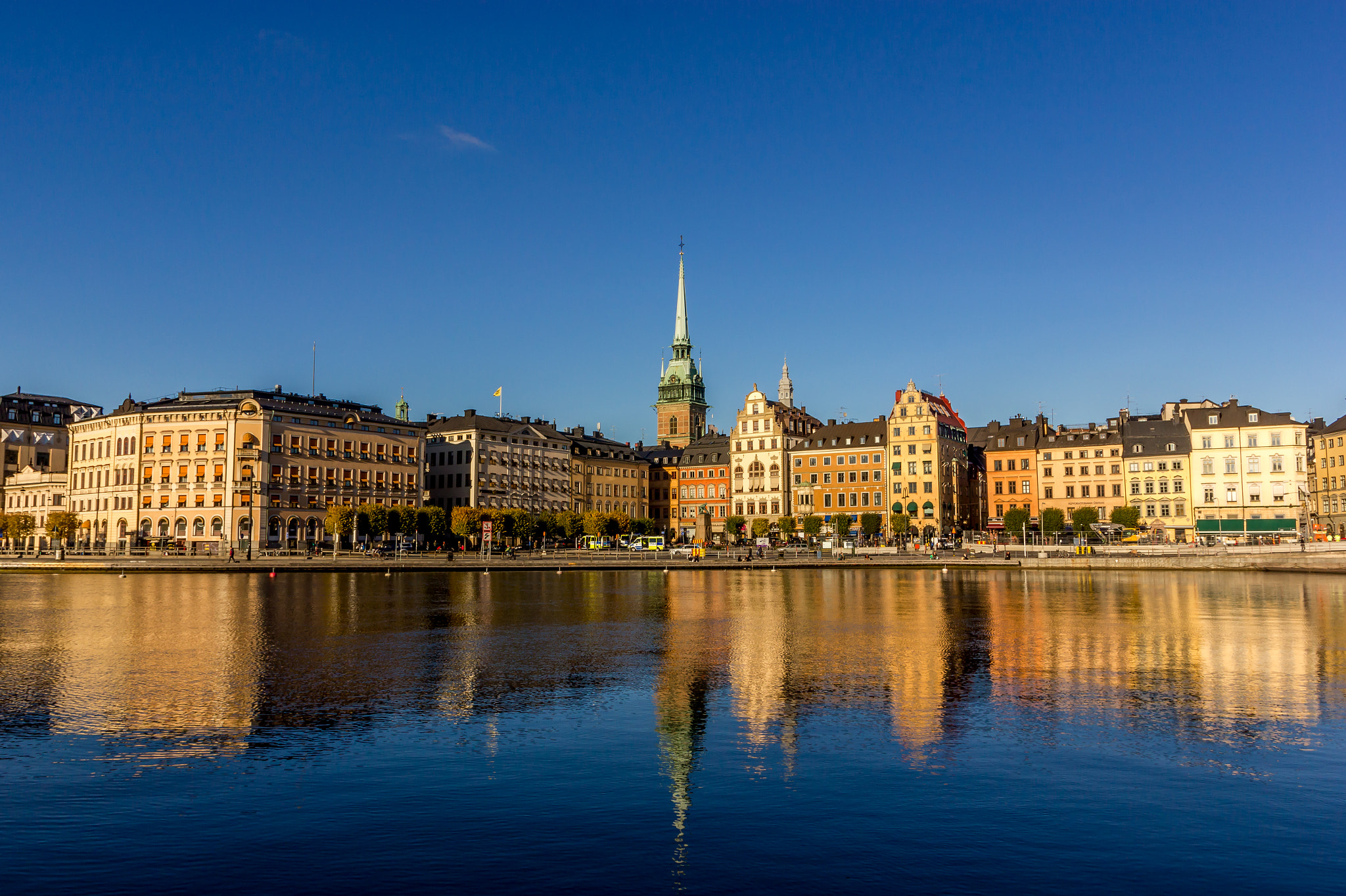 Canon EOS 550D (EOS Rebel T2i / EOS Kiss X4) + Sigma 17-70mm F2.8-4 DC Macro OS HSM sample photo. Gamla stan, stockholm photography