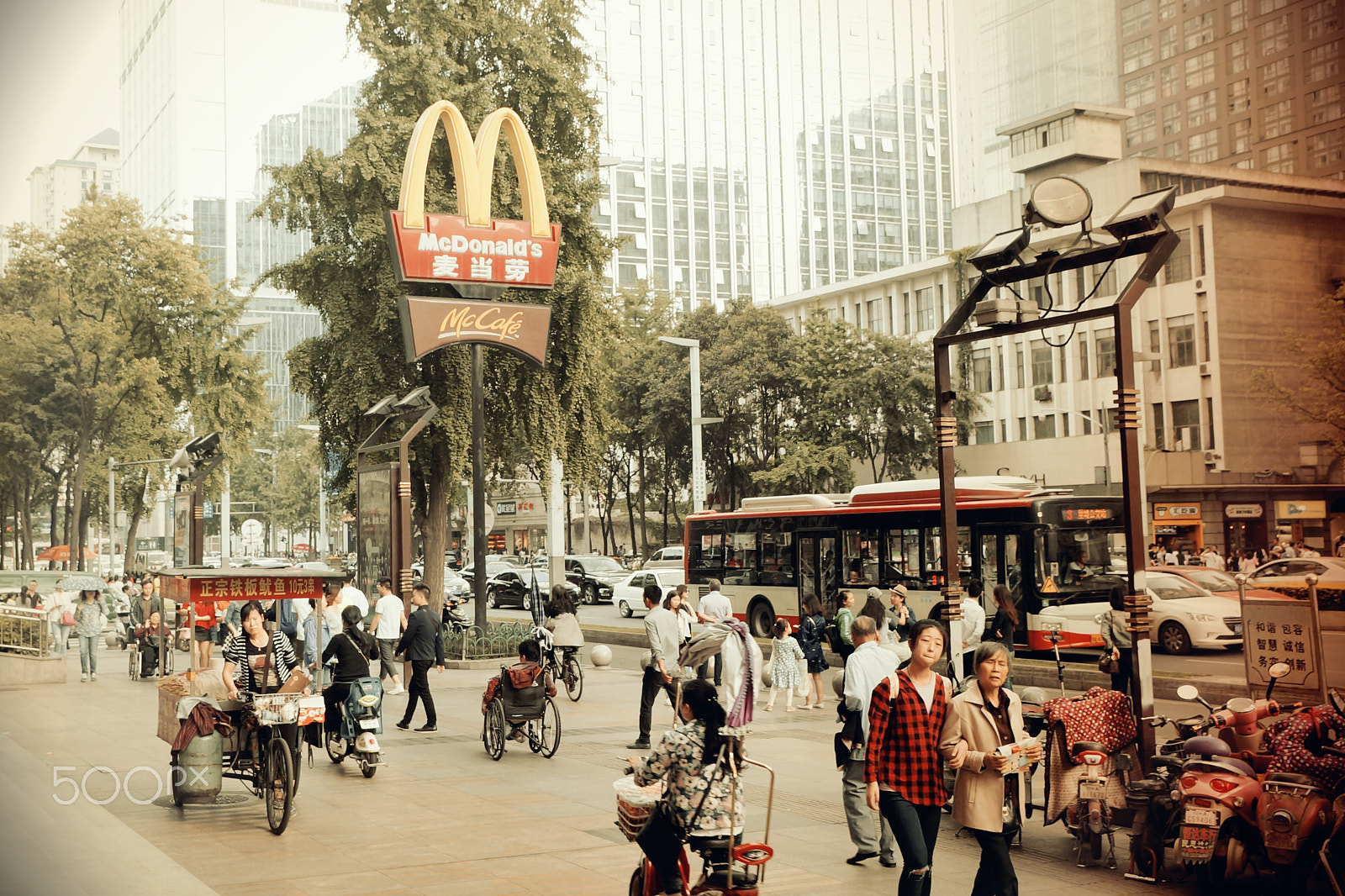 Sony DT 16-105mm F3.5-5.6 sample photo. Chengdu photography