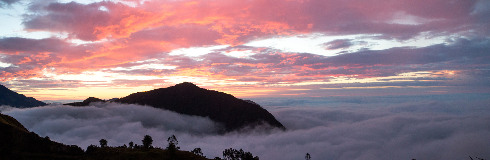 Canon EF 28-105mm f/3.5-4.5 USM sample photo. Sunset on a sea of clouds - large photography