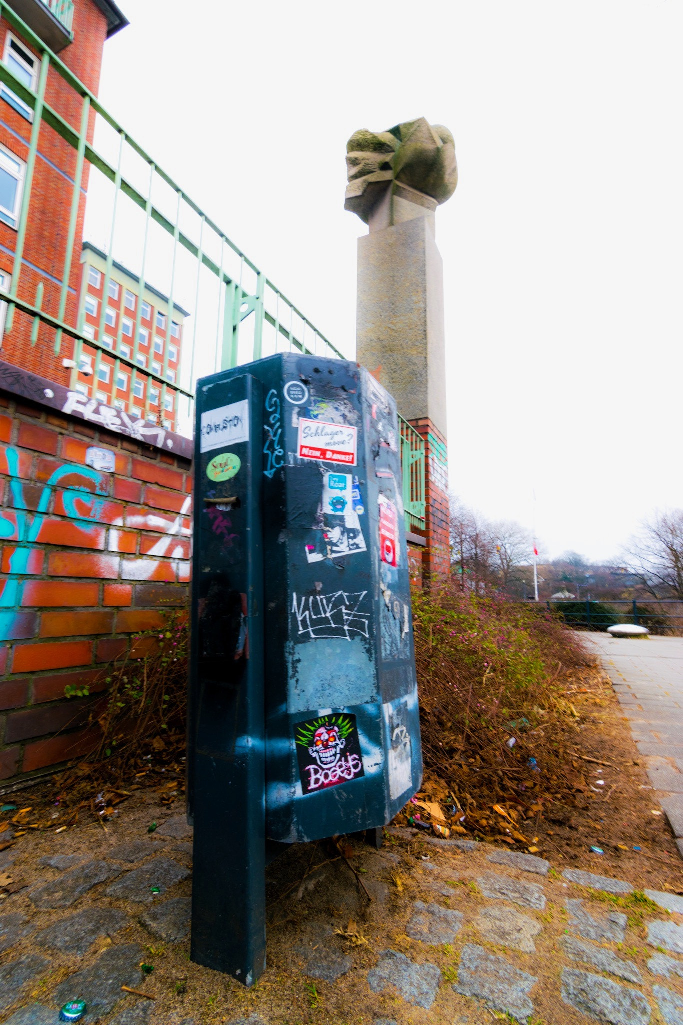 Tokina AT-X Pro 11-16mm F2.8 DX II sample photo. Green clown st.pauli photography