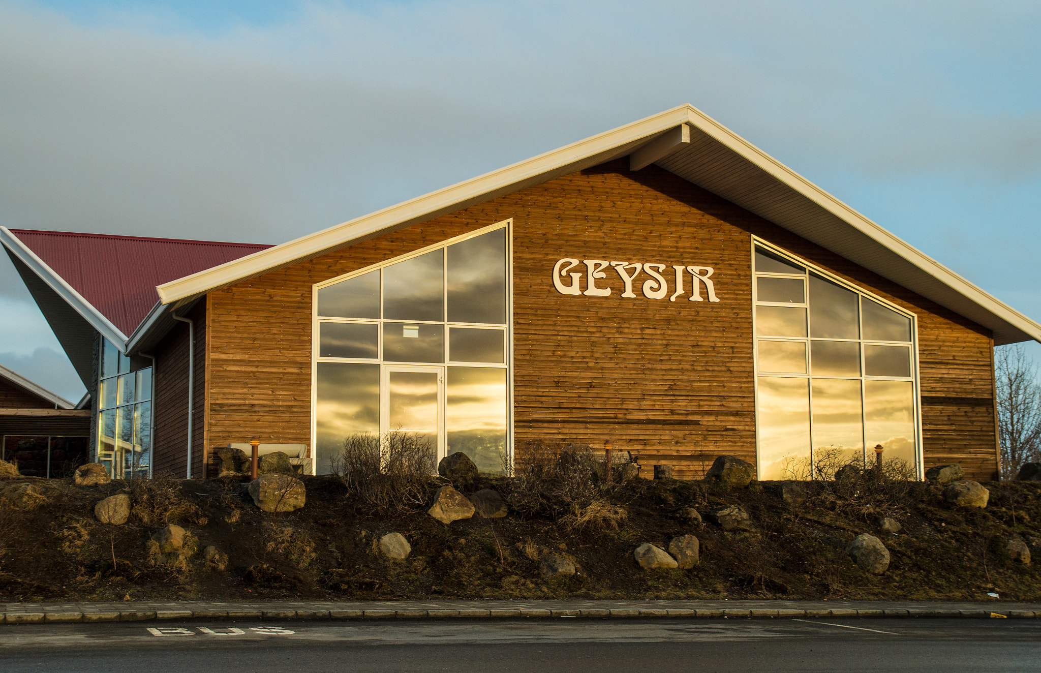 Sony SLT-A58 sample photo. Sundown on the geysir house's photography