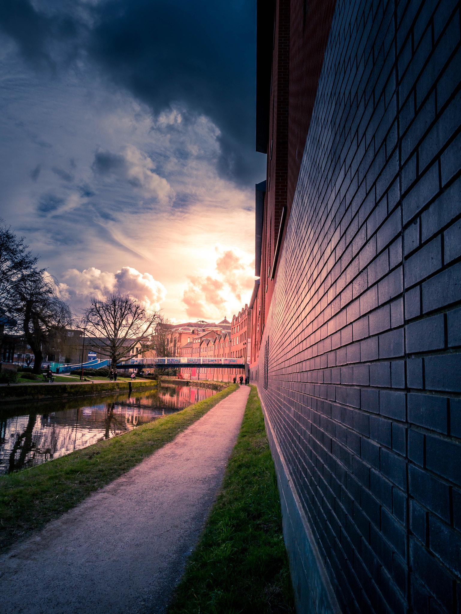 Panasonic Lumix G X Vario 12-35mm F2.8 ASPH Power OIS sample photo. Wall of perspective photography