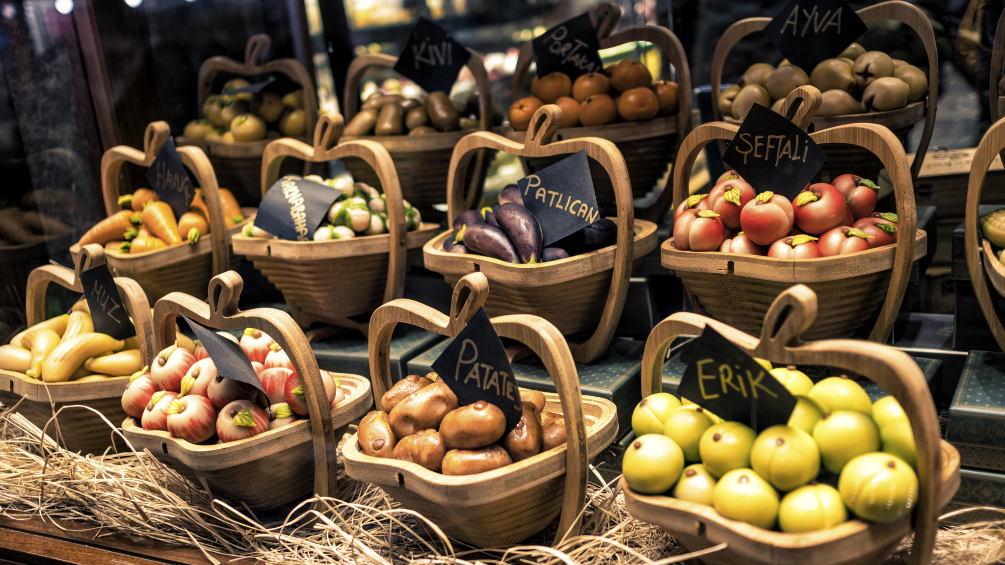 Sony a6300 + Sony Sonnar T* E 24mm F1.8 ZA sample photo. Fruit baskets photography