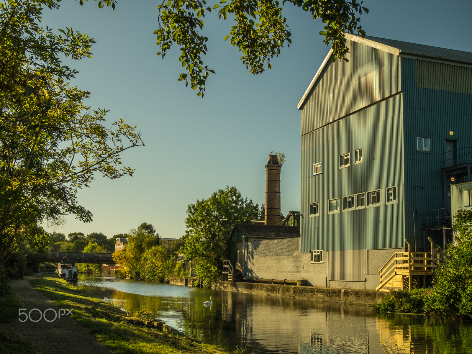 Olympus OM-D E-M1 + Olympus M.Zuiko Digital 25mm F1.8 sample photo. Morning light on the canal photography