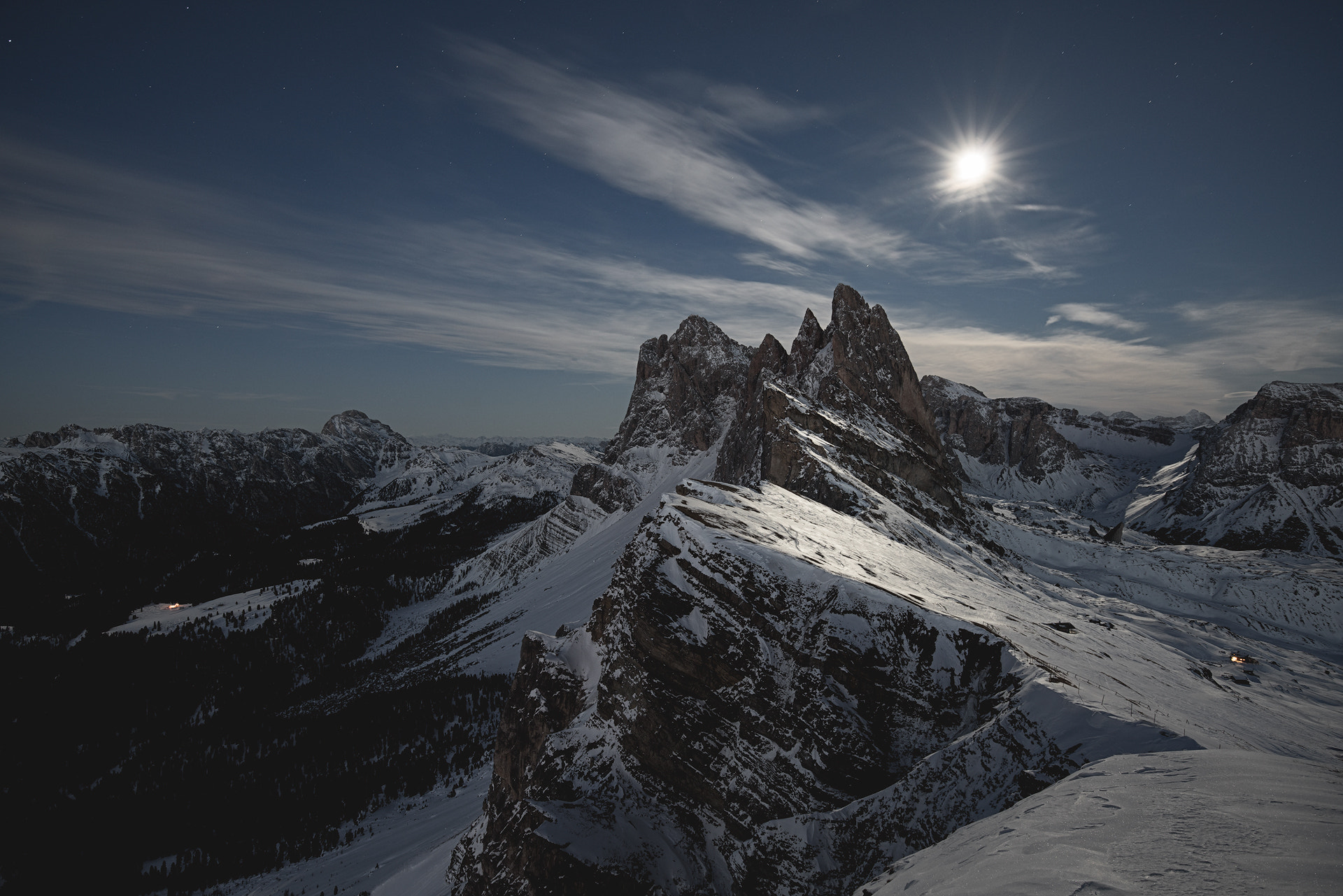 Canon EF 16-35mm F4L IS USM sample photo. Moonlight photography