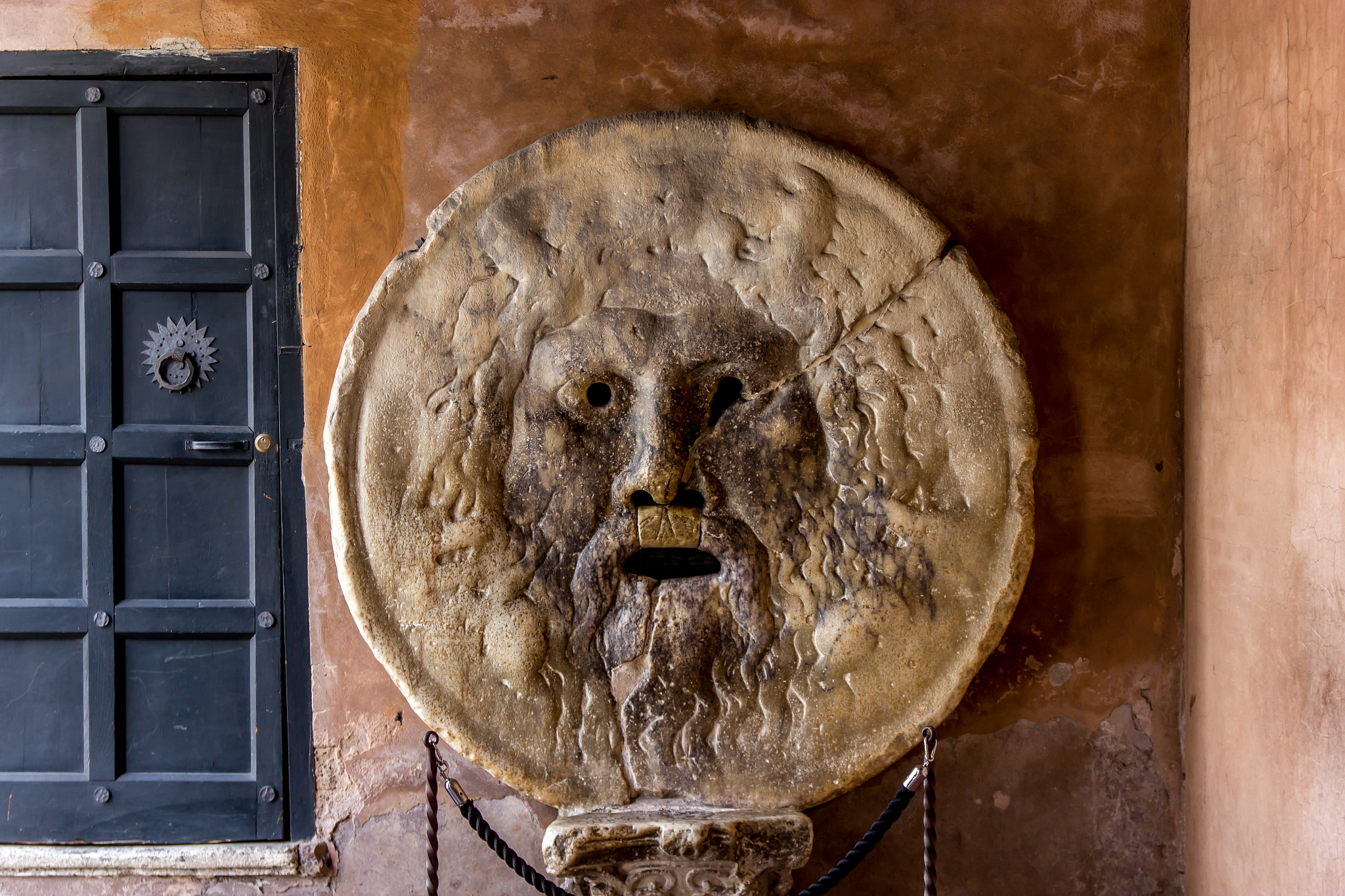 Canon EOS 550D (EOS Rebel T2i / EOS Kiss X4) sample photo. Mouth of truth, rome photography