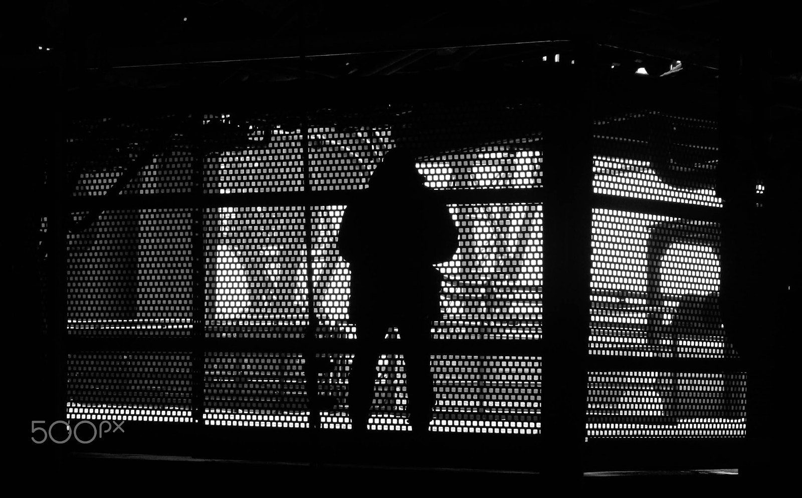Tamron SP AF 17-50mm F2.8 XR Di II LD Aspherical (IF) sample photo. Steel worker photography
