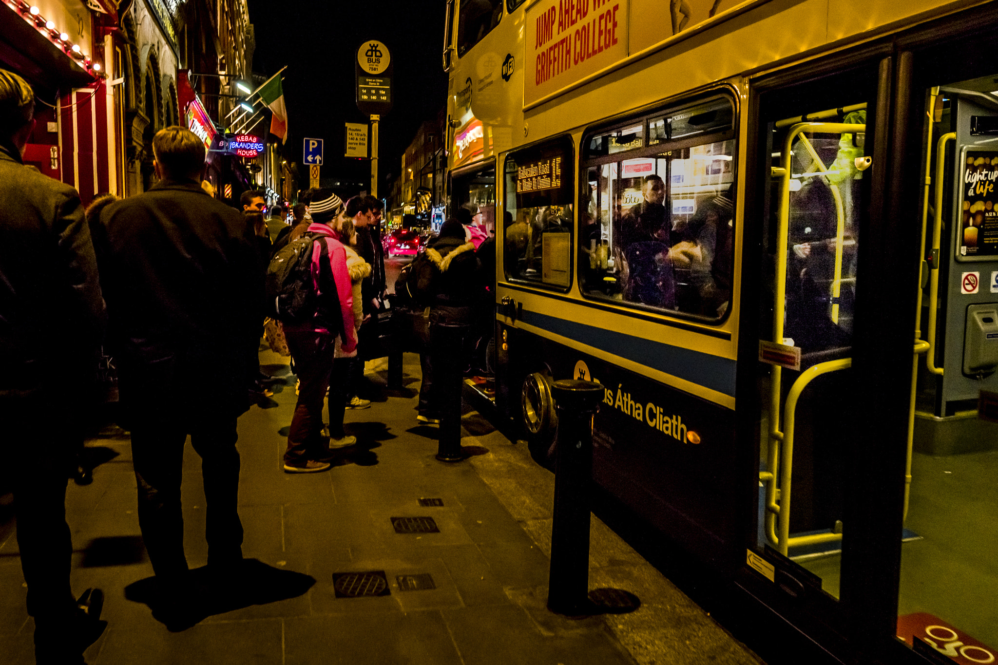 VARIO-ELMARIT 1:2.8-4.0/24-90mm ASPH. OIS sample photo. Night bus photography