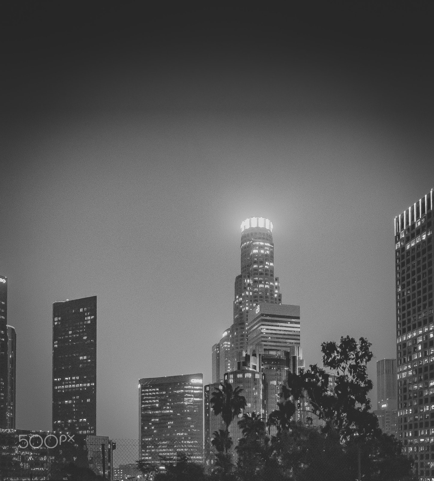 Canon EOS 1200D (EOS Rebel T5 / EOS Kiss X70 / EOS Hi) sample photo. Los angeles skyline in black and white photography
