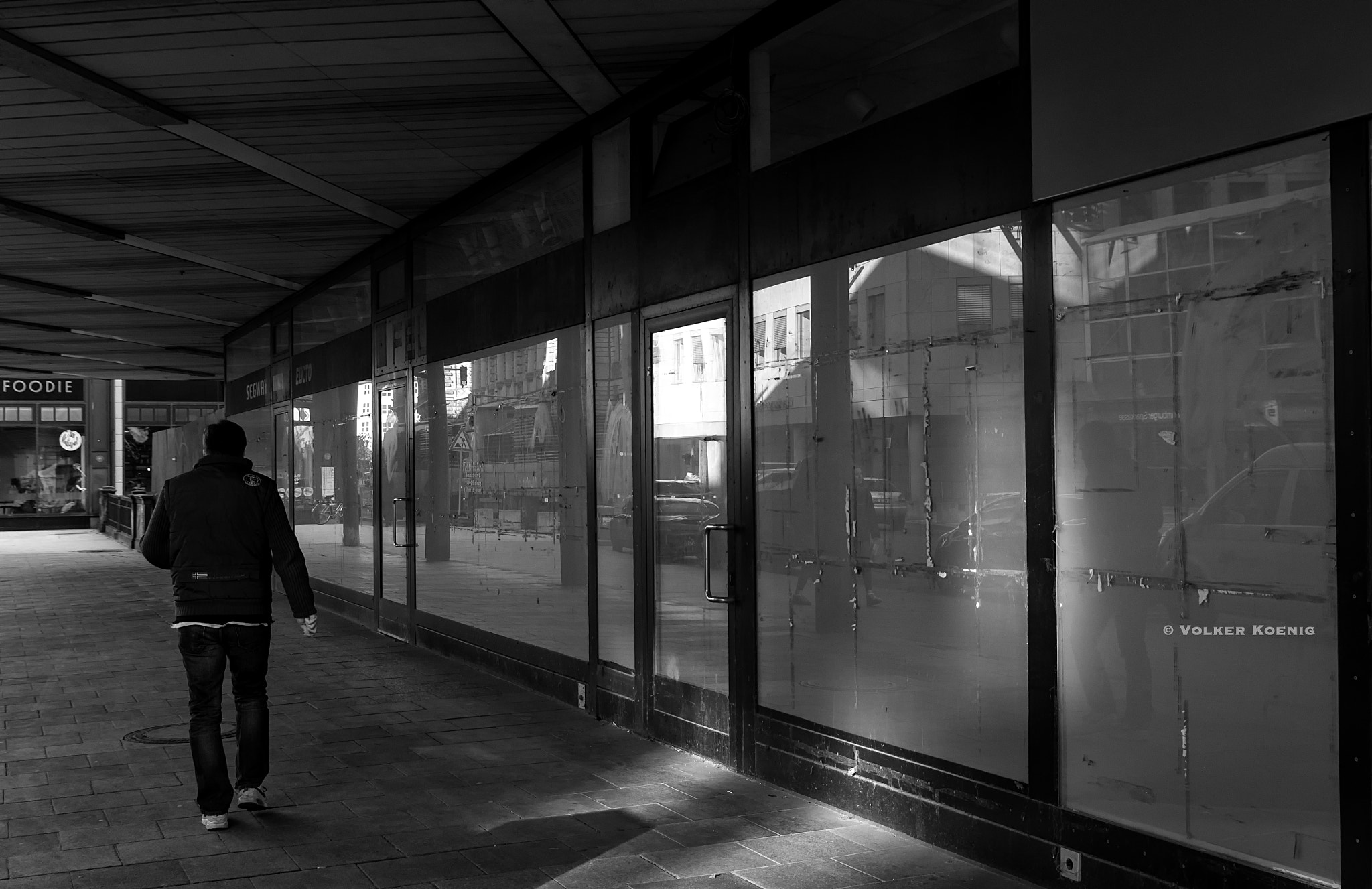 Pentax smc DA* 16-50mm F2.8 ED AL (IF) SDM sample photo. Man and corridor photography