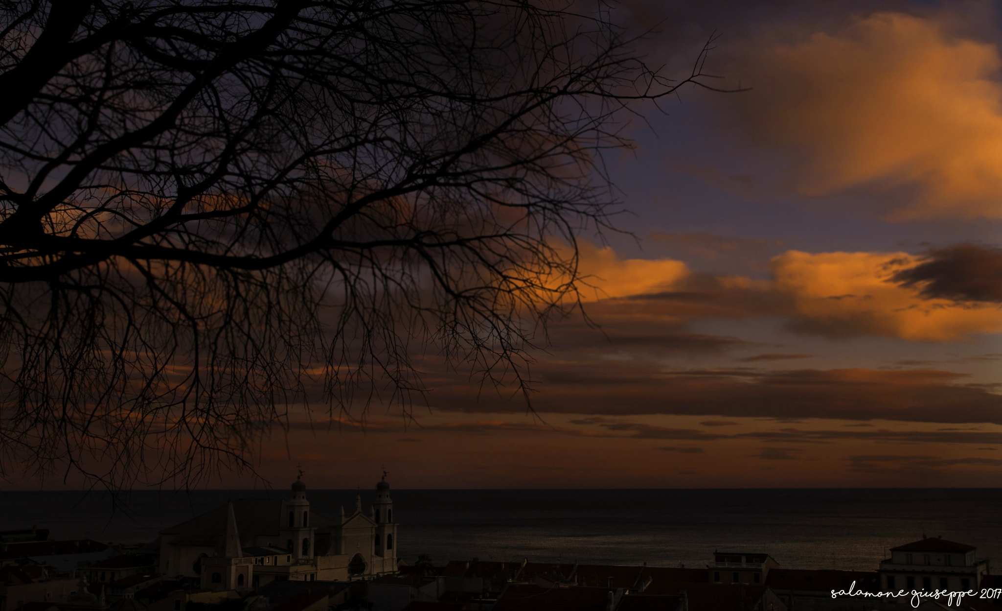 Nikon D300 sample photo. Tutto è imperfetto, non c’è tramonto così bello da non poterlo essere di più. photography