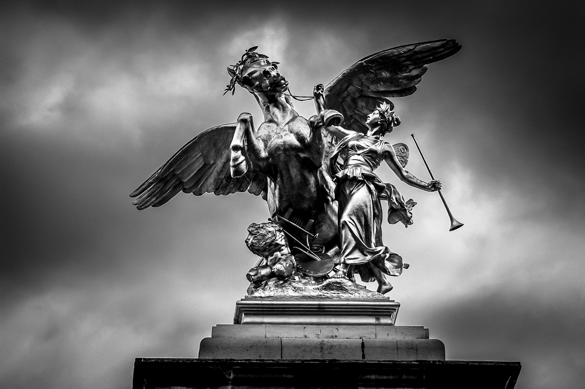 Pentax K100D Super sample photo. Statue du pont alexandre 3 (paris) photography