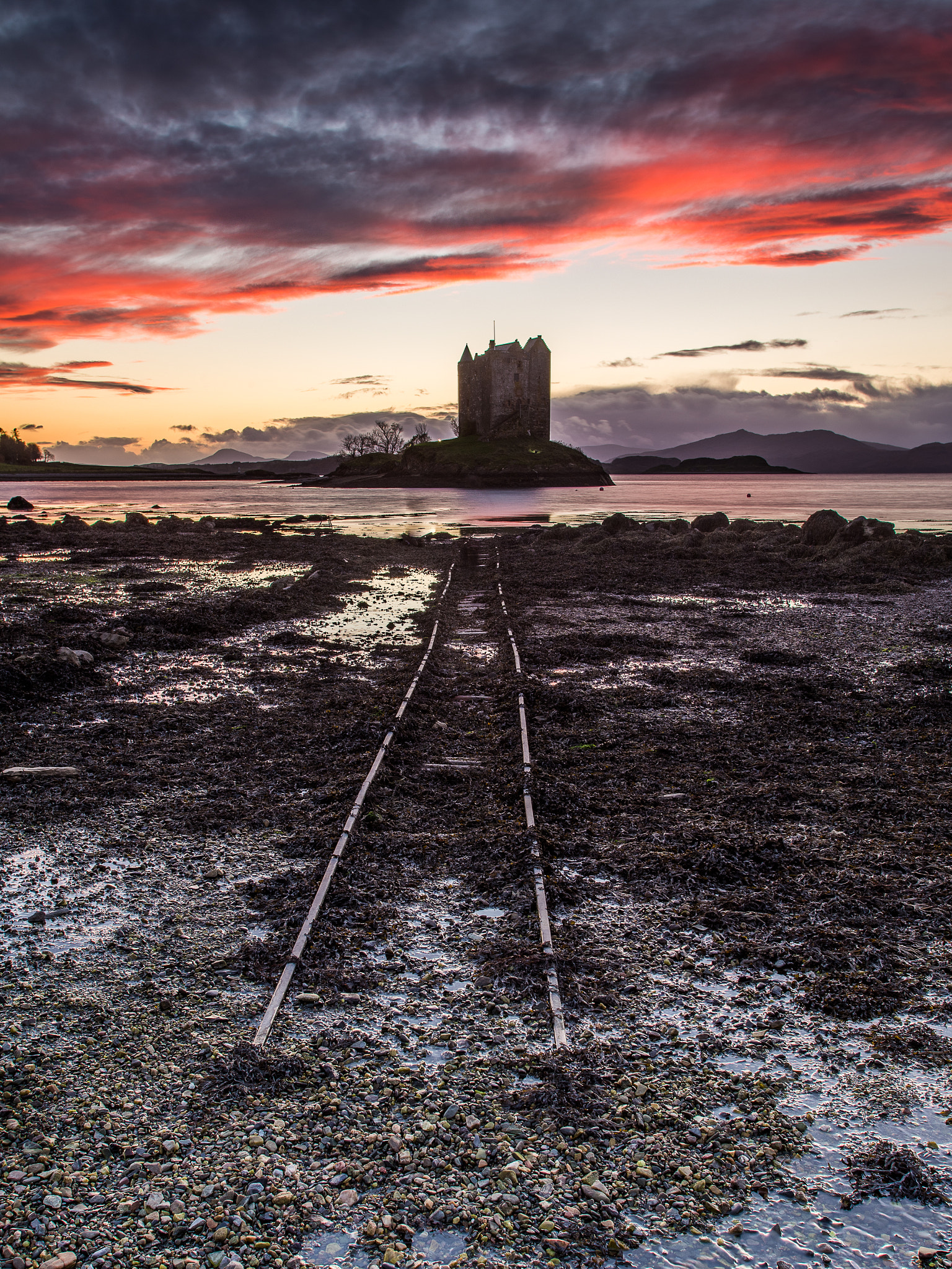 Canon EOS 6D + Canon EF 17-35mm f/2.8L sample photo. Castle stalker sunset photography