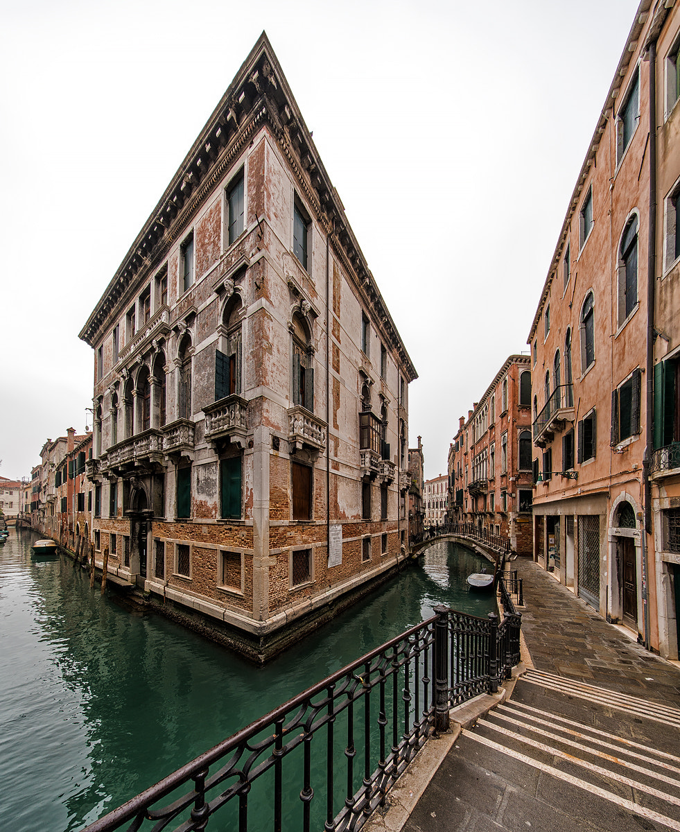 Sony a7R II + Voigtlander HELIAR-HYPER WIDE 10mm F5.6 sample photo. Eckhaus photography