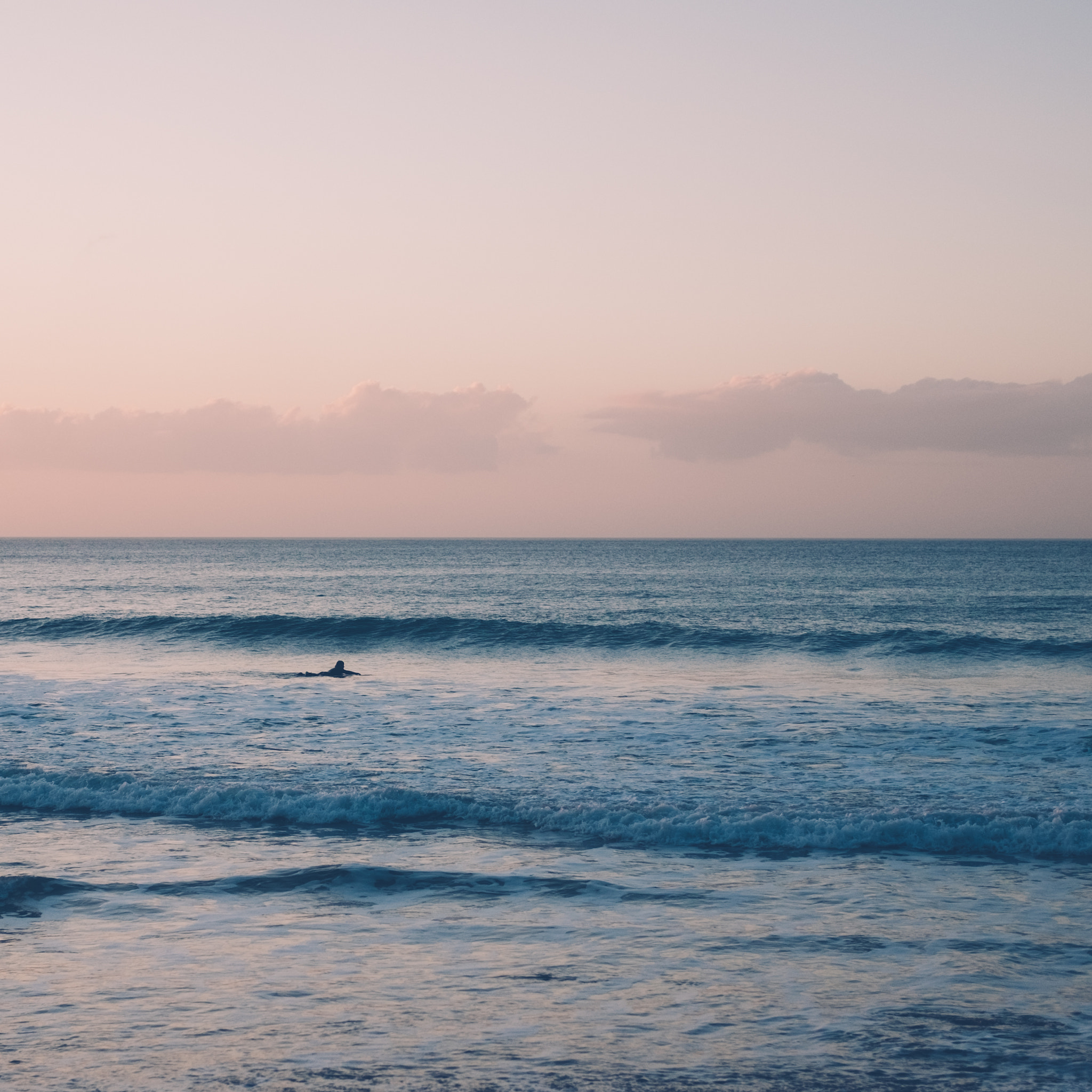 Fujifilm X-T10 + Fujifilm XF 35mm F2 R WR sample photo. The surfer photography