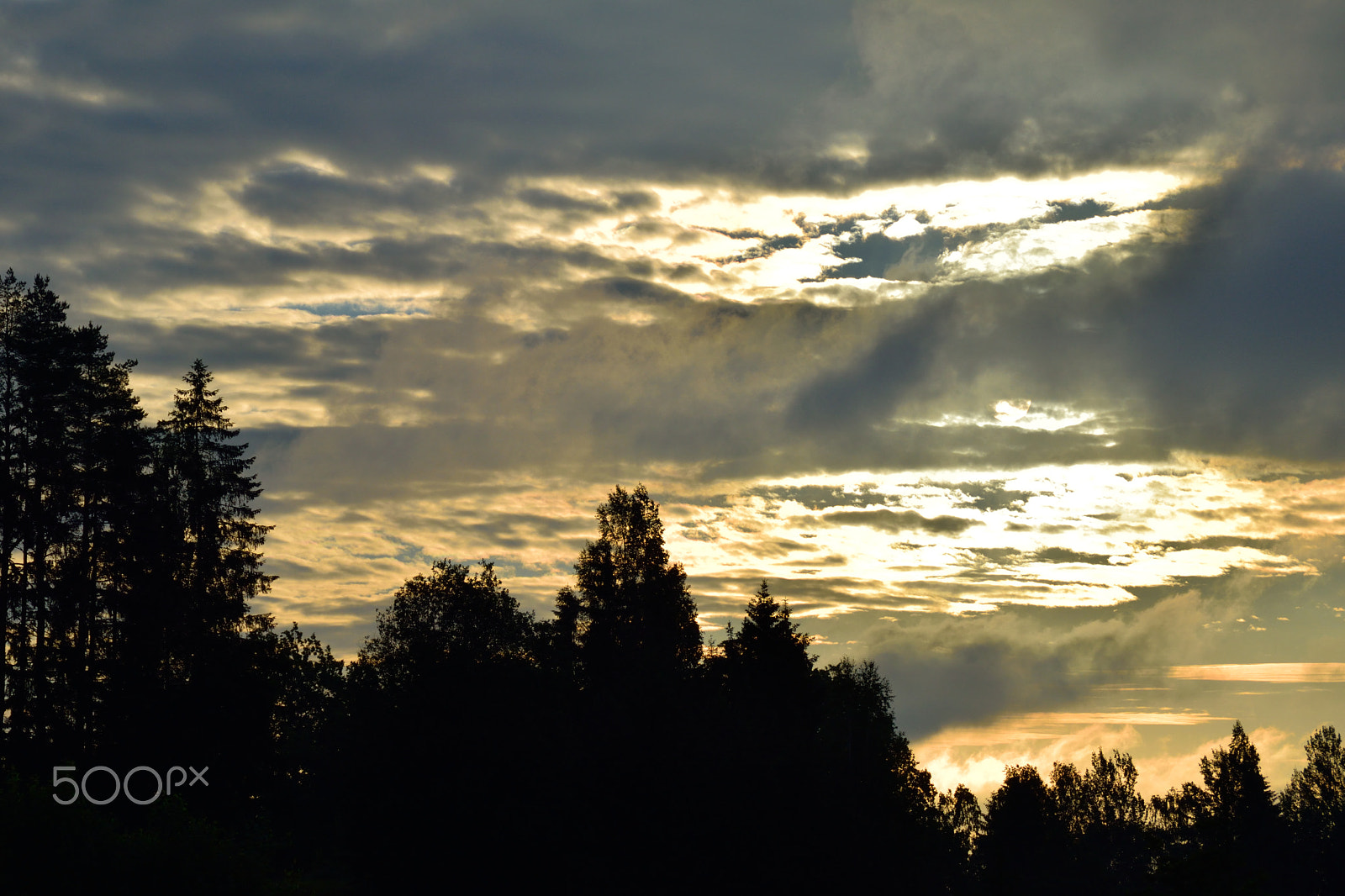 Nikon D3300 + Tamron AF 18-200mm F3.5-6.3 XR Di II LD Aspherical (IF) Macro sample photo. Cloudy summer sunrise. photography