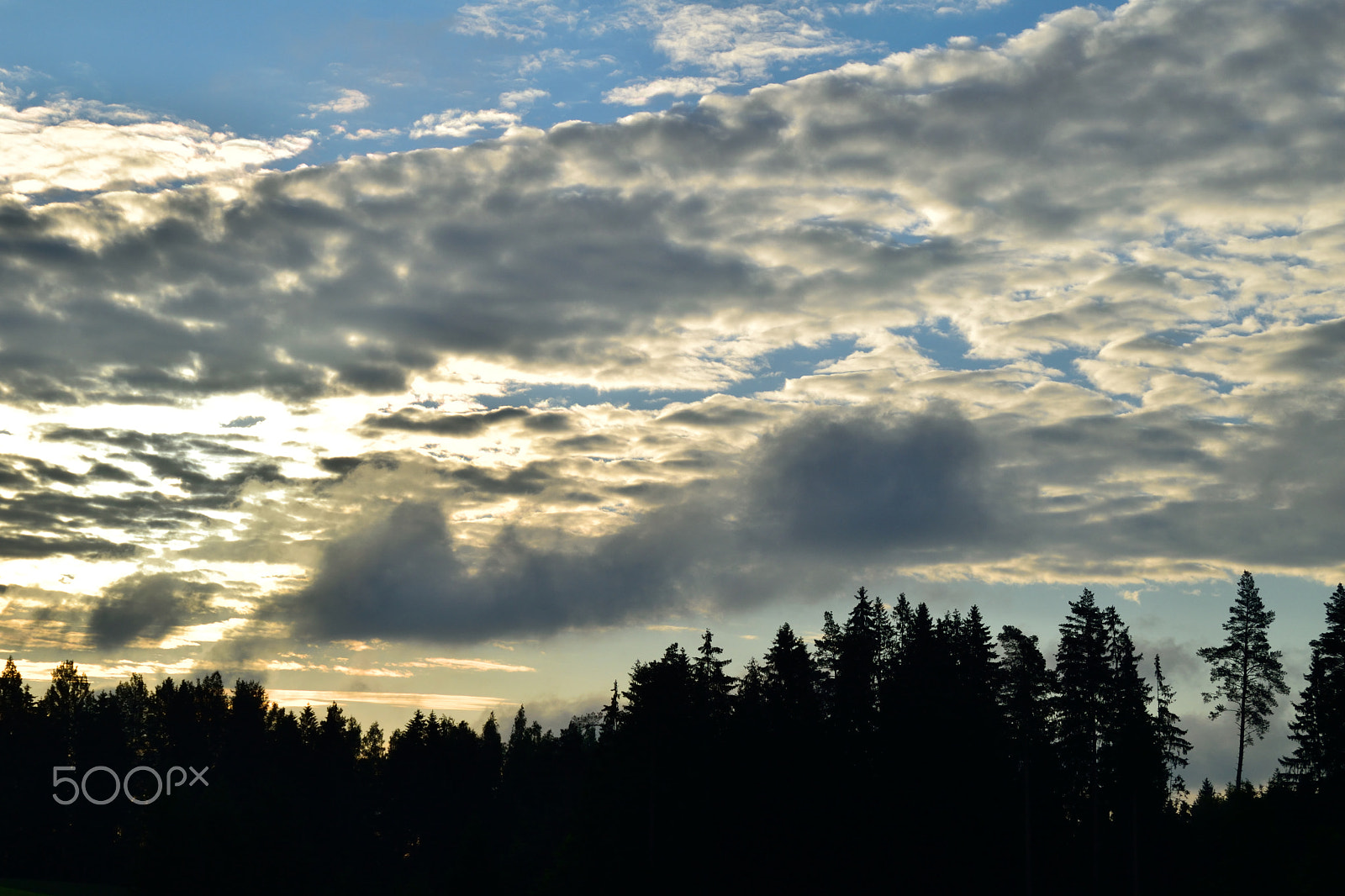 Nikon D3300 + Tamron AF 18-200mm F3.5-6.3 XR Di II LD Aspherical (IF) Macro sample photo. Cloudy summer sunrise. photography