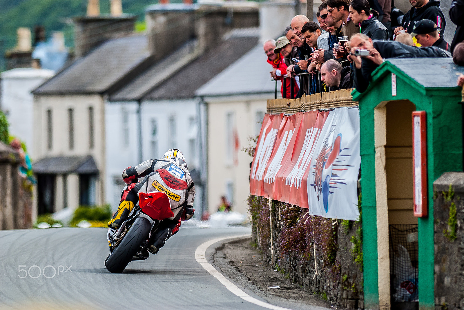 Nikon D200 + Nikon AF-S Nikkor 300mm F2.8G ED-IF VR sample photo. Michael dunlop tt 2010 photography