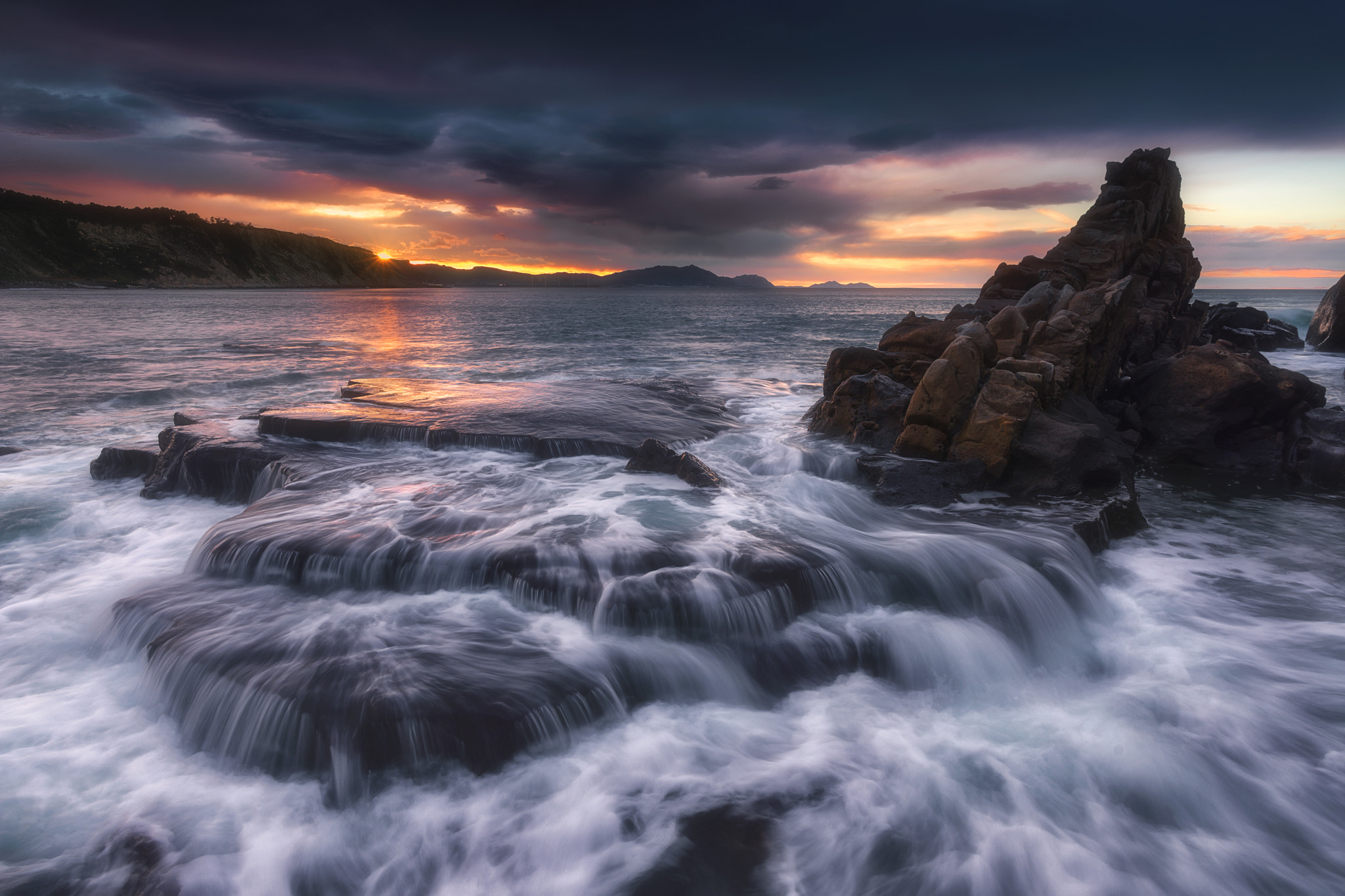 Nikon D610 + Nikon AF-S Nikkor 20mm F1.8G ED sample photo. Last wave (bizkaia) photography