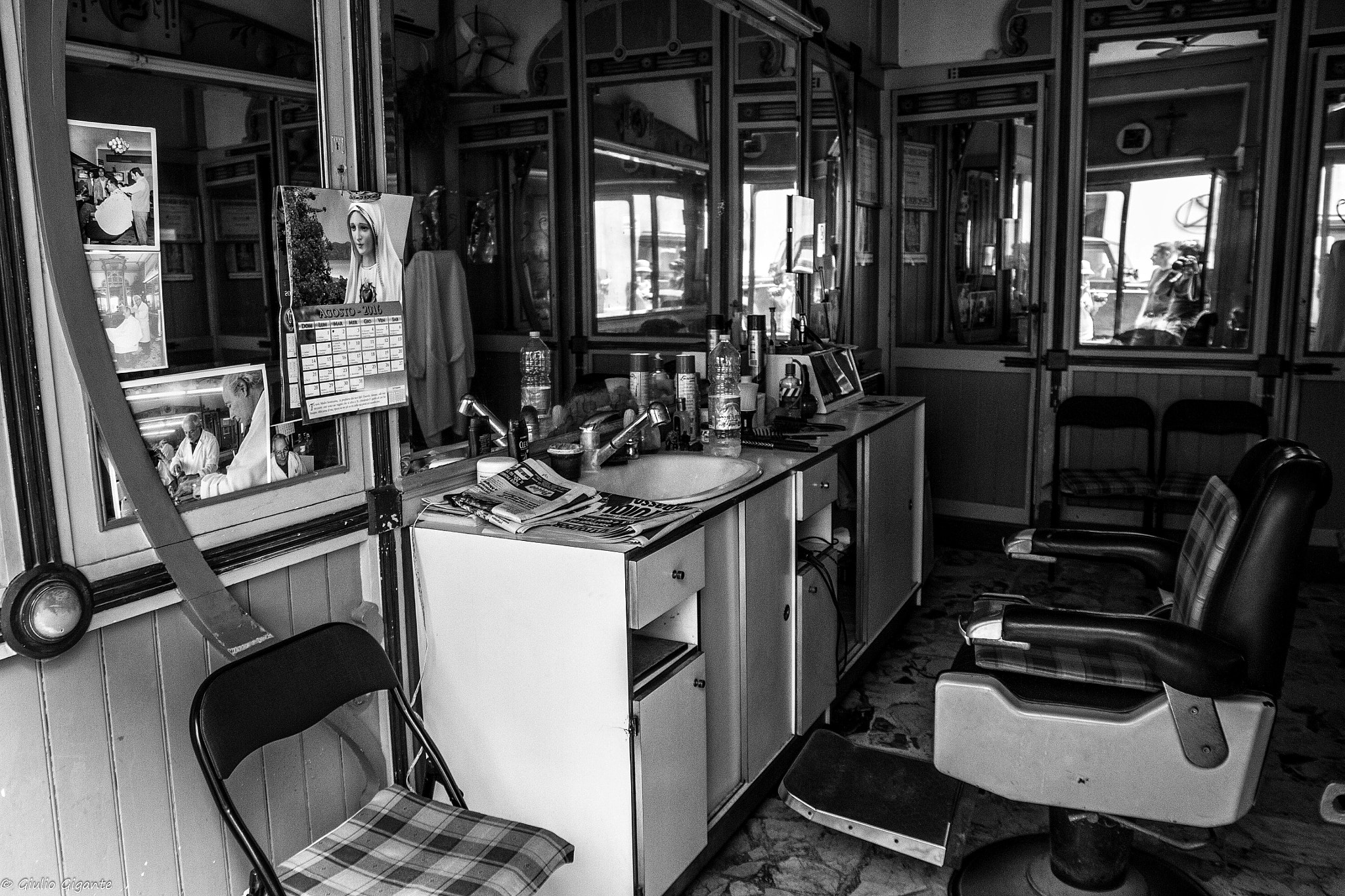 Canon EOS 7D + Sigma 17-70mm F2.8-4 DC Macro OS HSM | C sample photo. Old barber photography