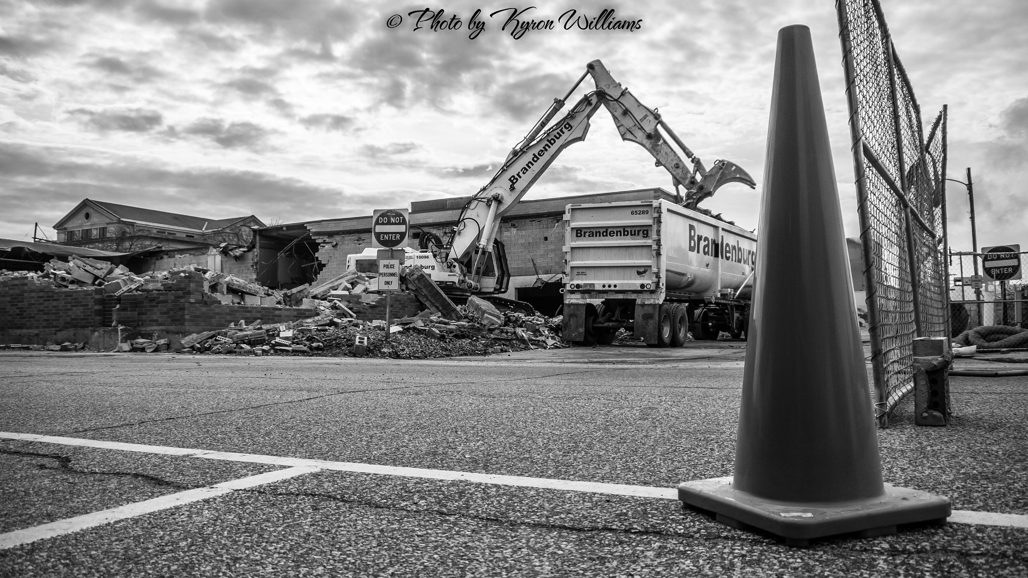 Panasonic Lumix DMC-G7 sample photo. Demolition of the old news dispatch photography