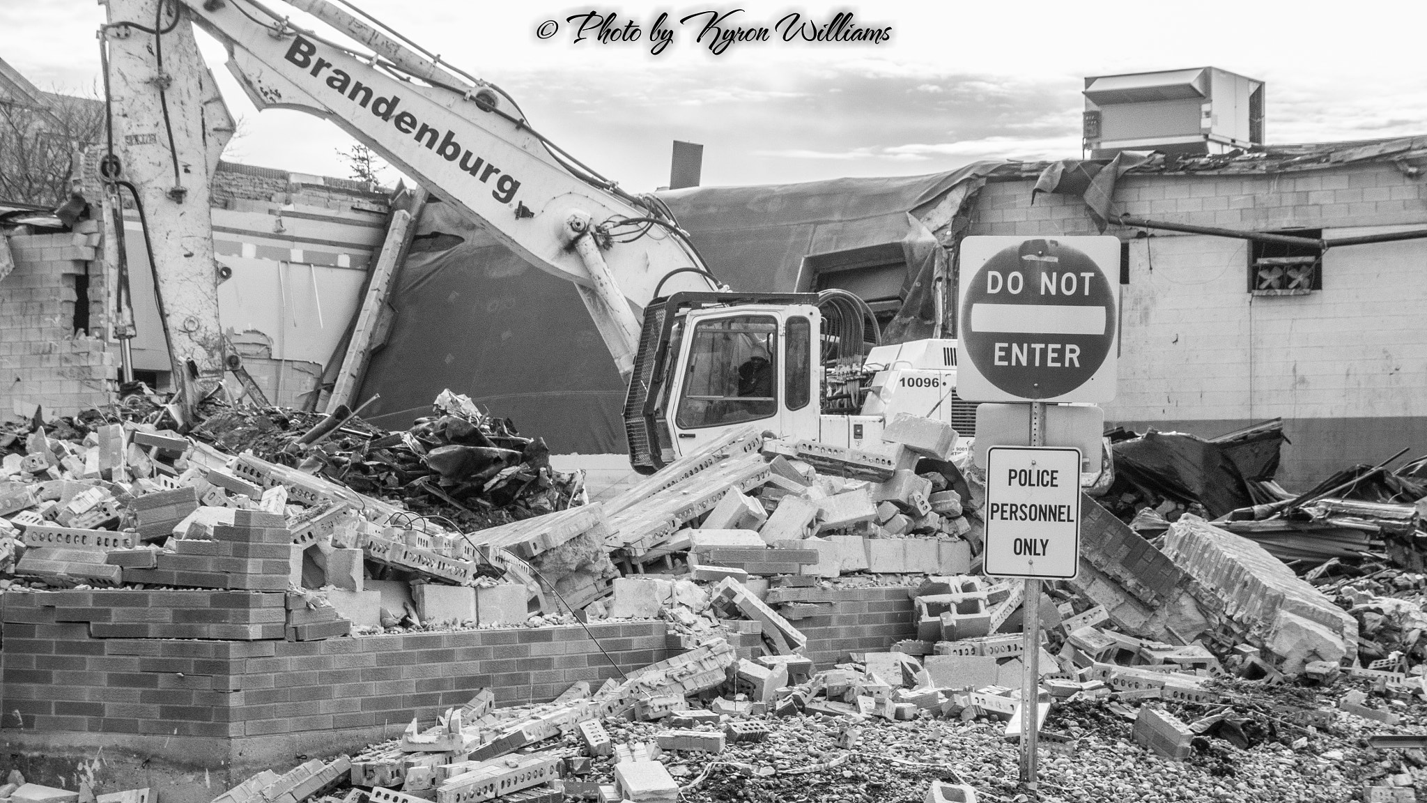 Panasonic Lumix DMC-G7 sample photo. Demolition of the old news dispatch photography