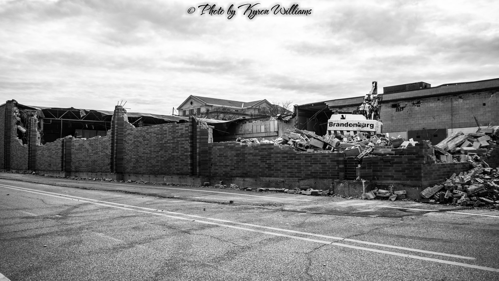 Panasonic Lumix DMC-G7 sample photo. Demolition of the old news dispatch photography