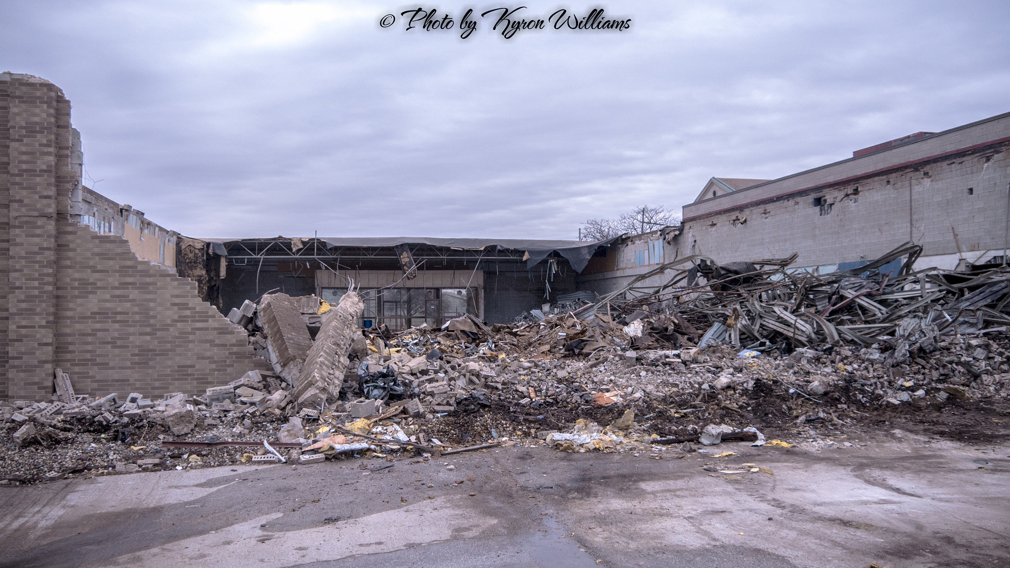 Panasonic Lumix DMC-G7 sample photo. Demolition of the old news dispatch photography