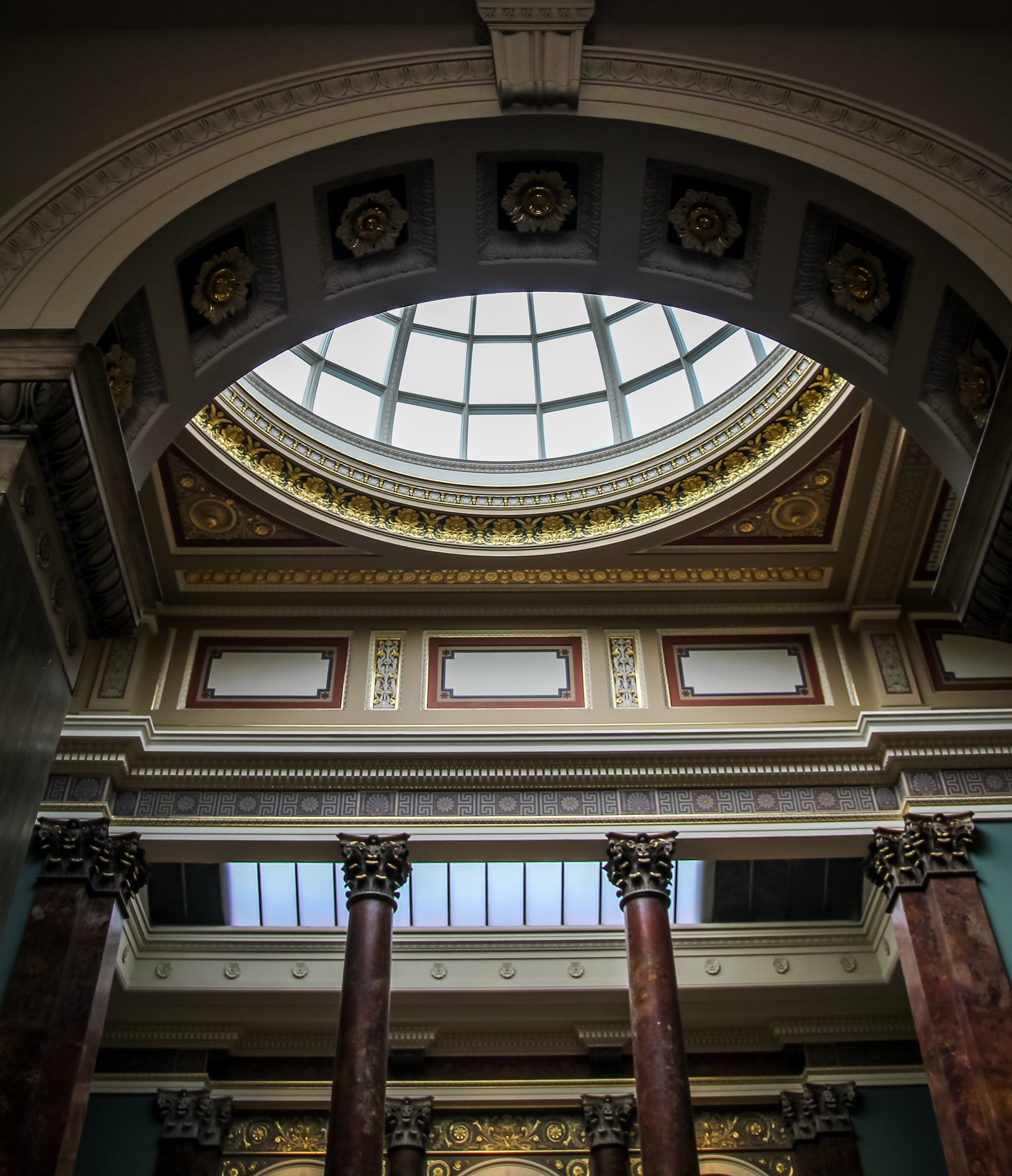 Canon EOS 1200D (EOS Rebel T5 / EOS Kiss X70 / EOS Hi) + Sigma 18-50mm f/2.8 Macro sample photo. The national gallery ceiling photography