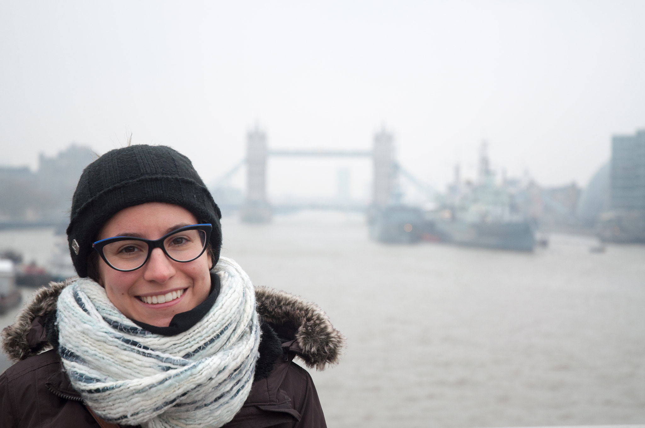 Nikon D5000 sample photo. Girl on the thames photography