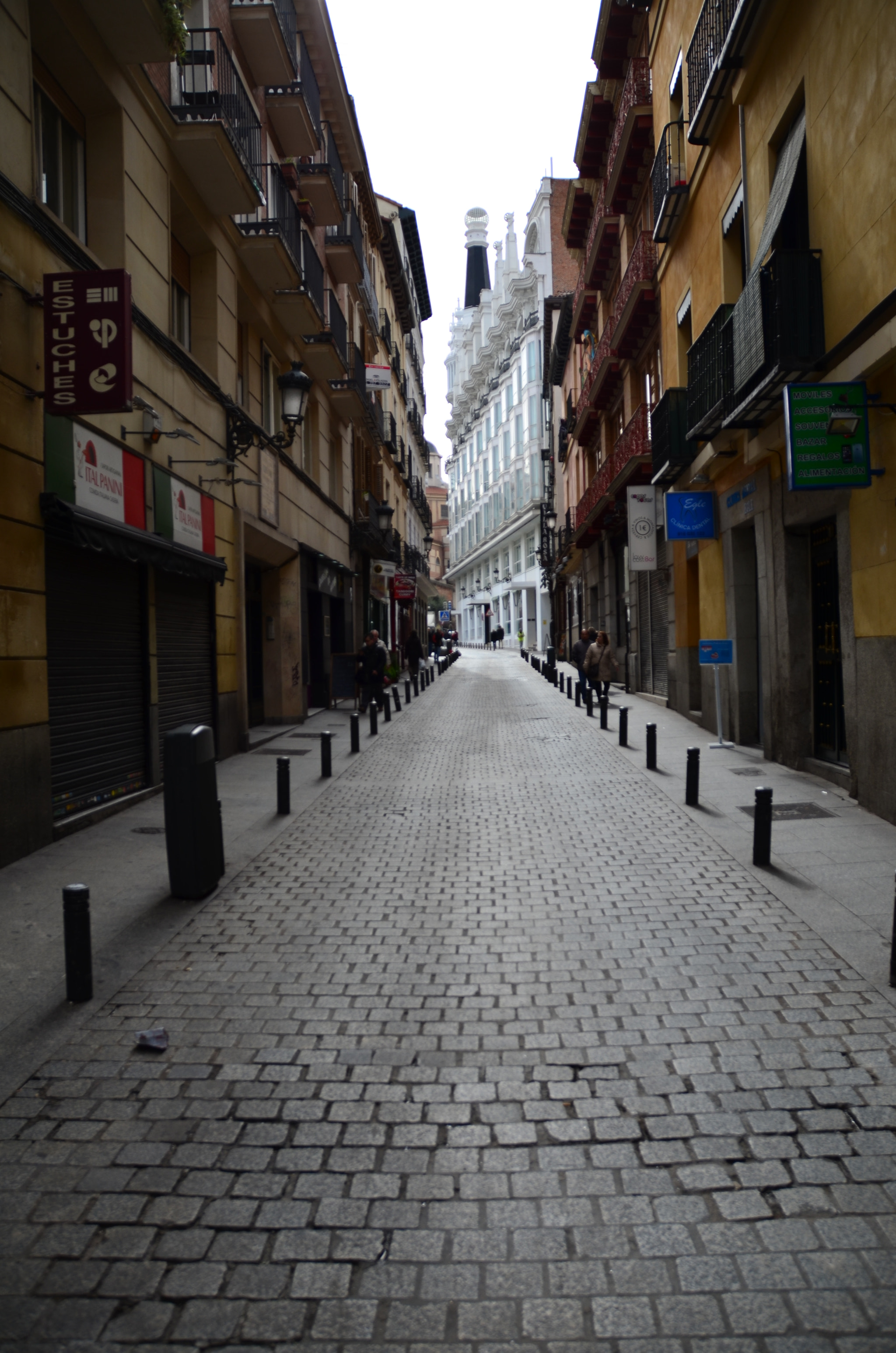 Sigma 18-200mm F3.5-6.3 II DC OS HSM sample photo. Calle del centro de madrid photography