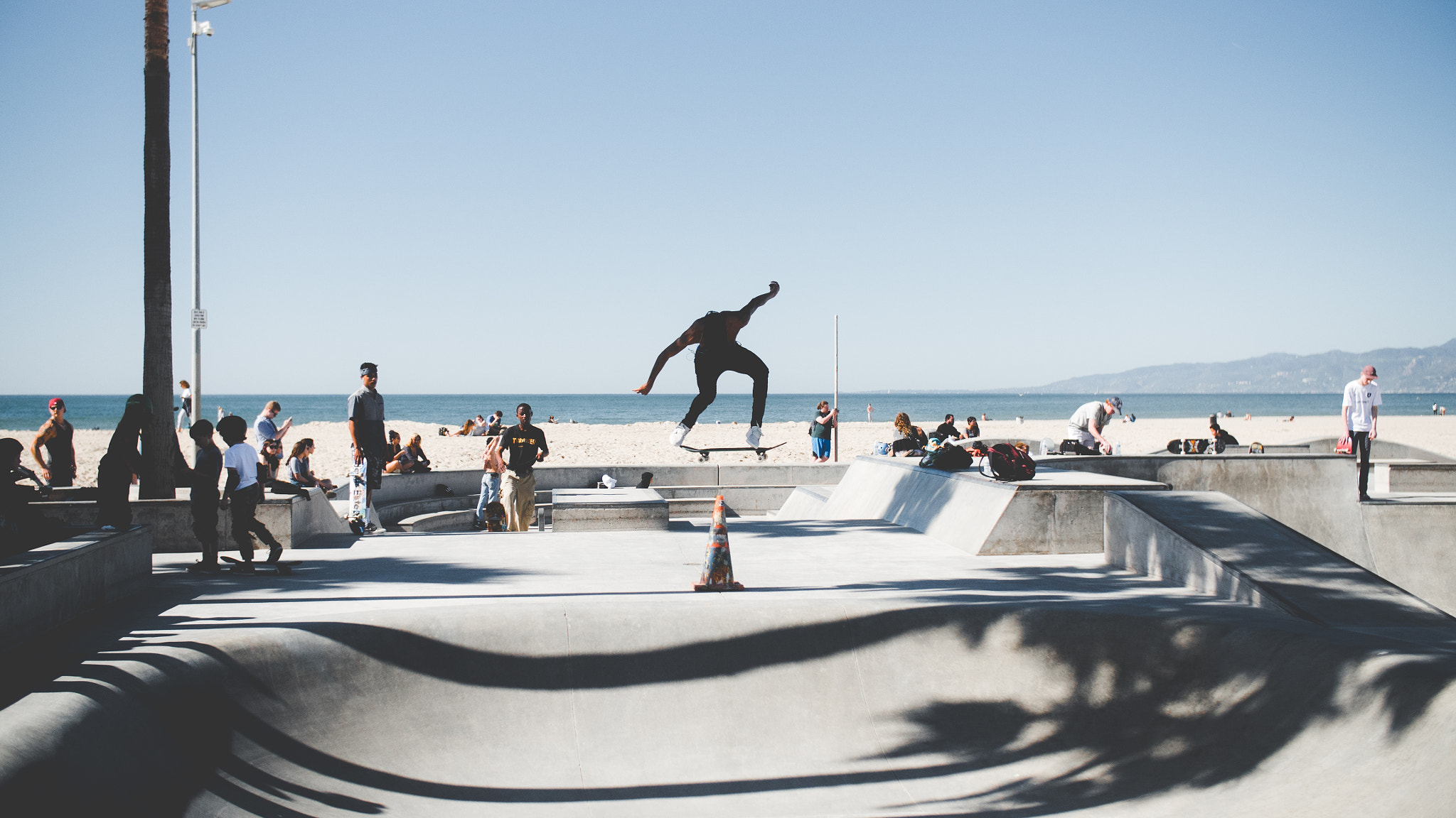 Panasonic Lumix DMC-GH4 sample photo. Venice skate photography