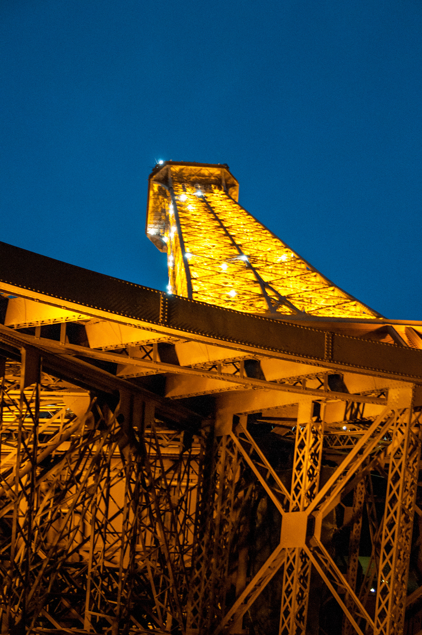 Nikon D5000 sample photo. Eiffel tower at dusk photography