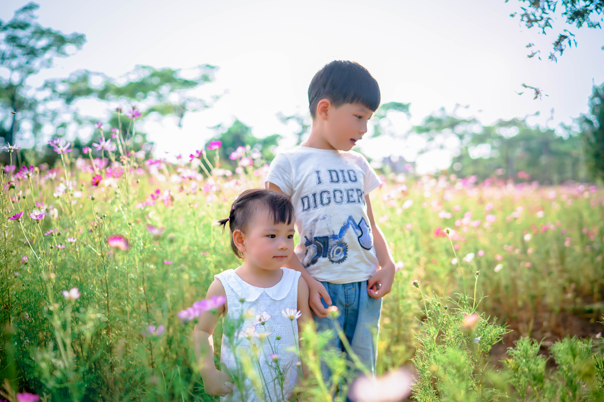 Sony a7 II sample photo. 花海中的兄妹 photography