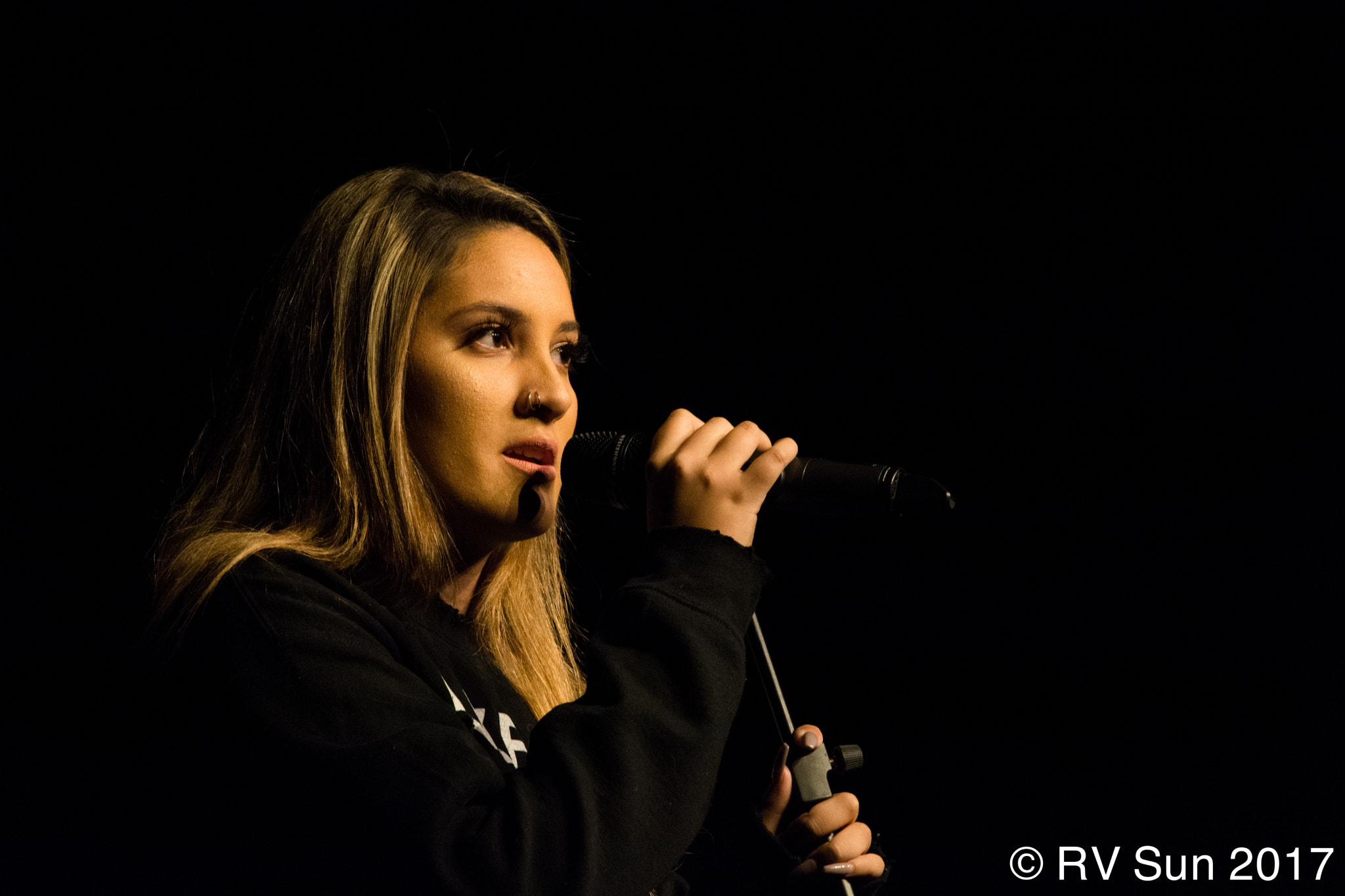 Nikon AF-Nikkor 80-200mm F2.8D ED sample photo. Open mic competition photography