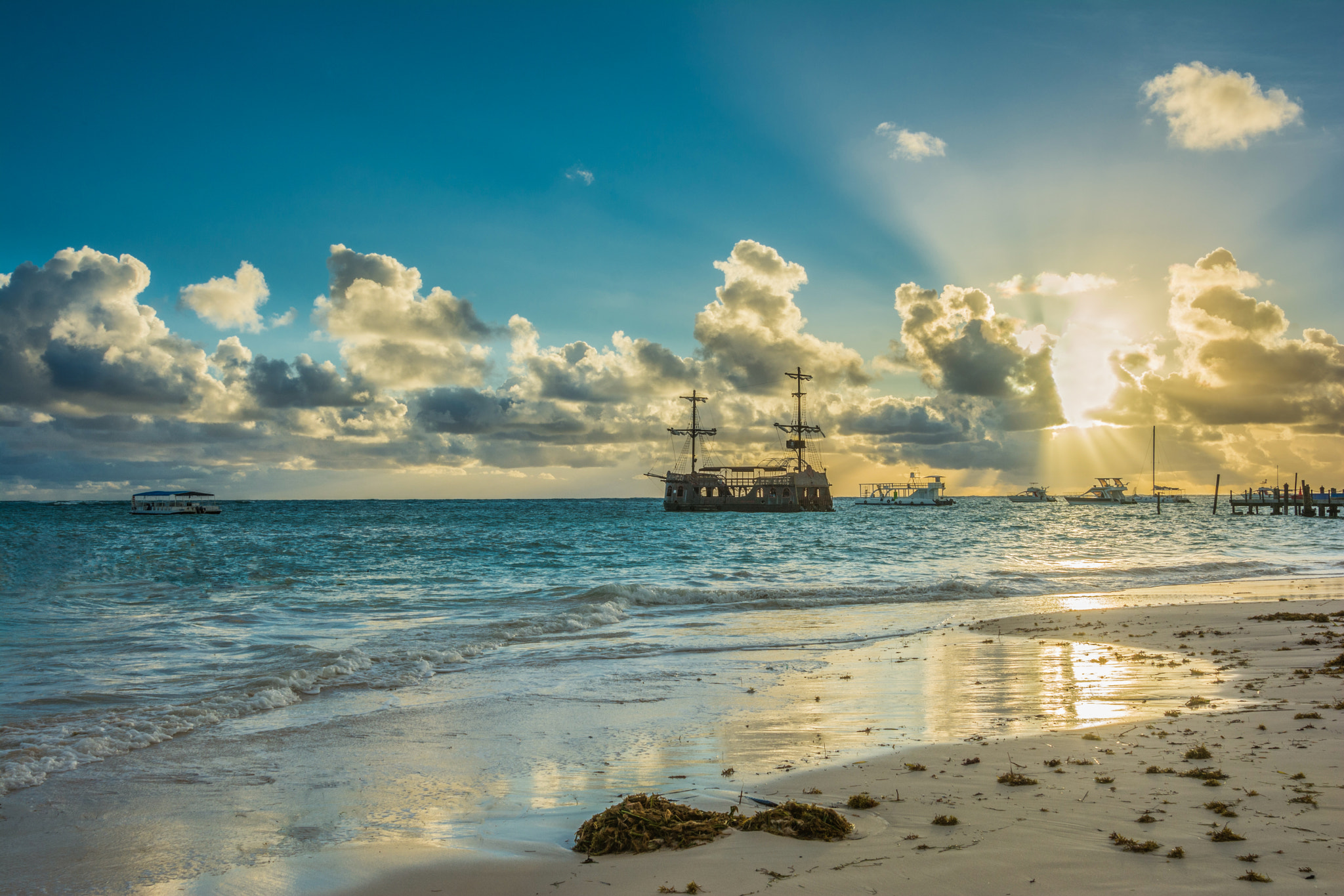 Nikon AF Nikkor 24-85mm F2.8-4D IF sample photo. Sunrise over the atlantic photography