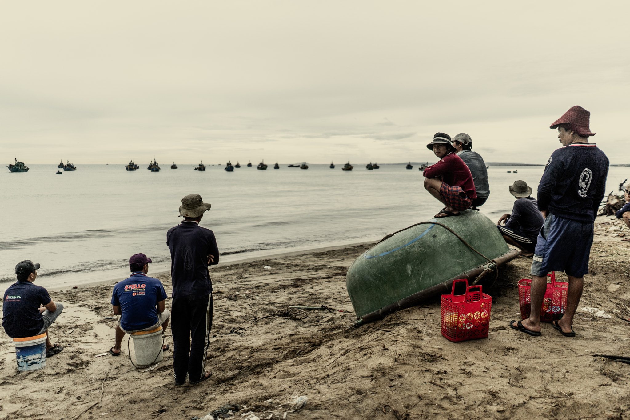 Sony a7 + Sony FE 28mm F2 sample photo. Waiting to go fishing photography