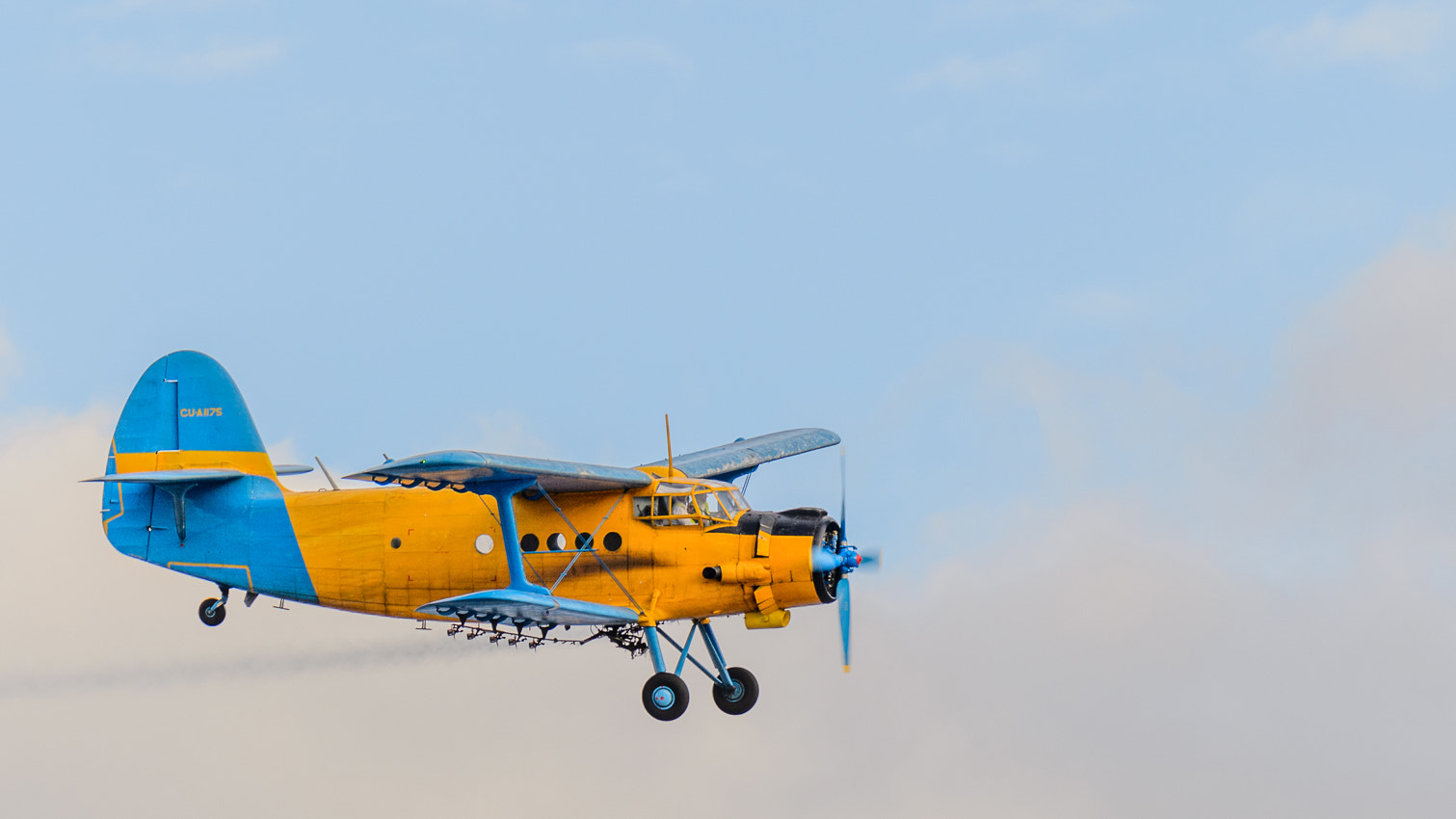 Nikon D4 sample photo. Doppeldecker antonov an 2 photography