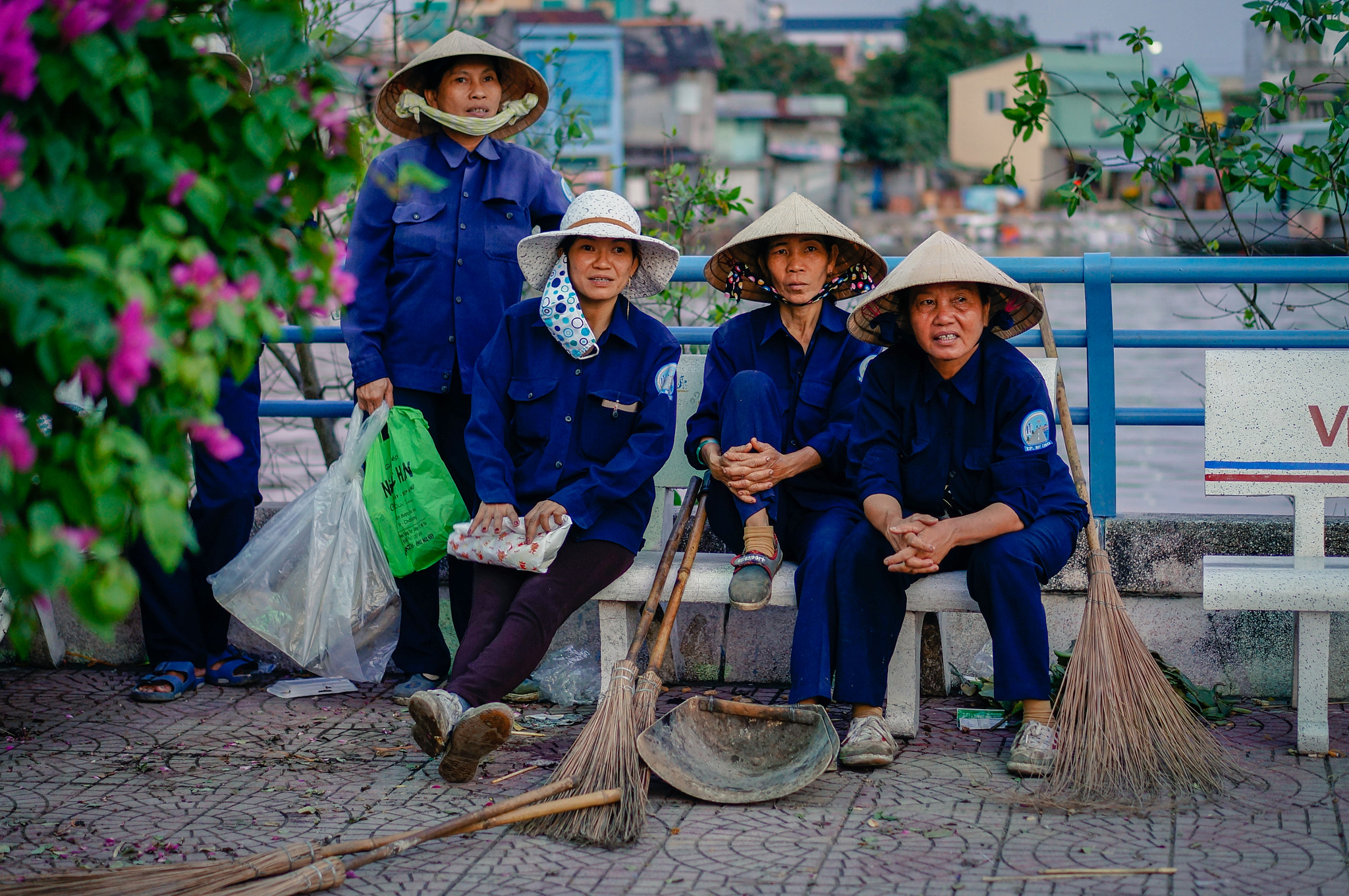 Sony Alpha NEX-5N + E 50mm F1.8 OSS sample photo. Laborers photography