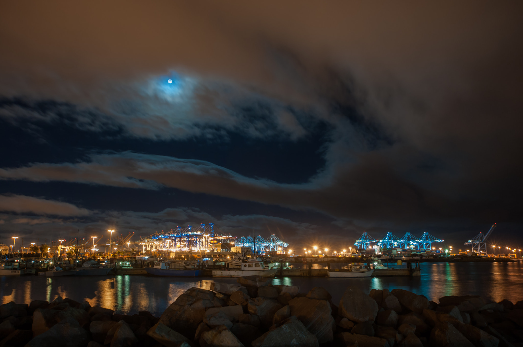 Nikon D3 + AF Zoom-Nikkor 24-120mm f/3.5-5.6D IF sample photo. Full moon over fish harbor photography