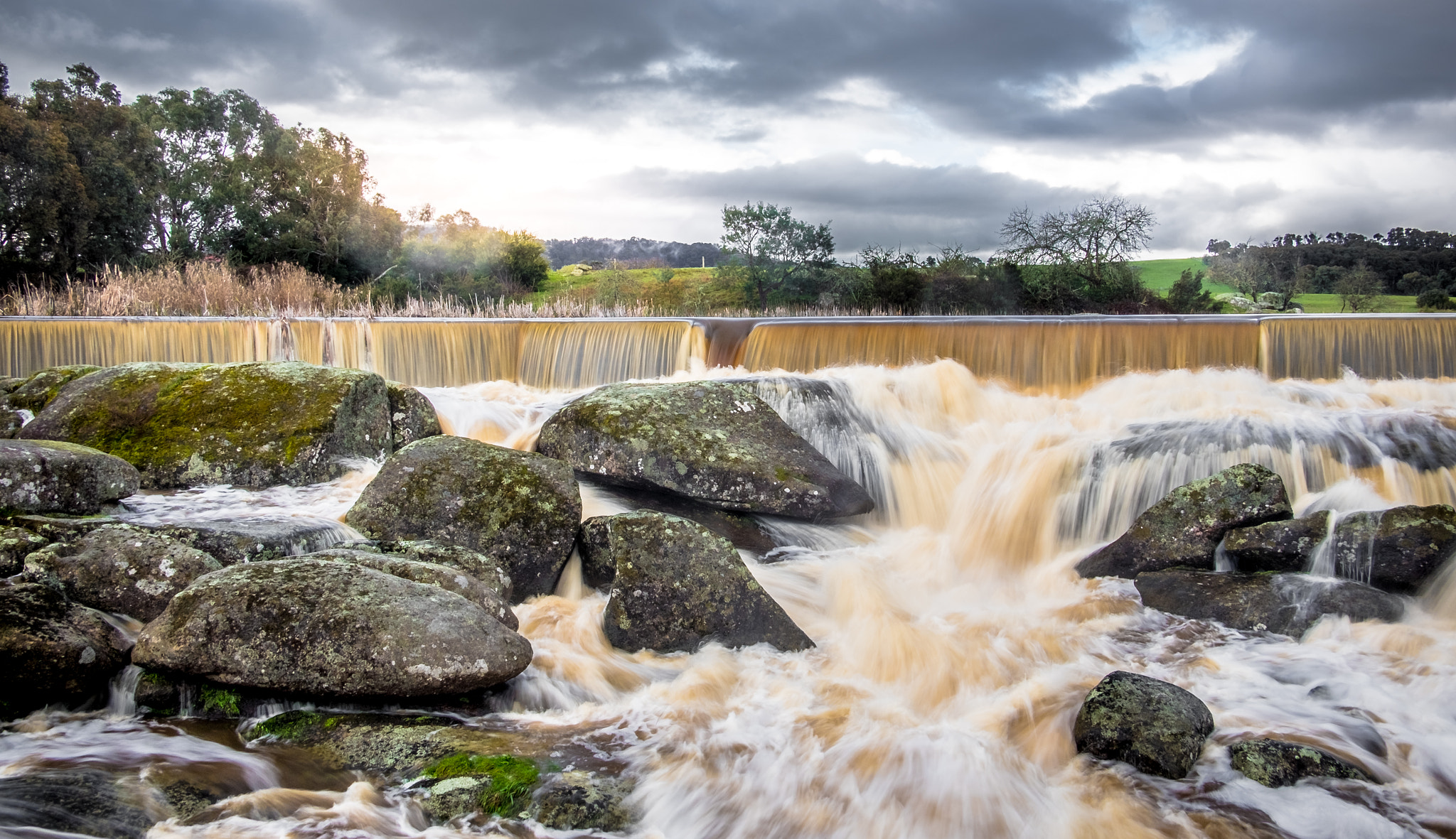 Fujifilm X-T10 + Fujifilm XF 18mm F2 R sample photo. Rocky river flow photography