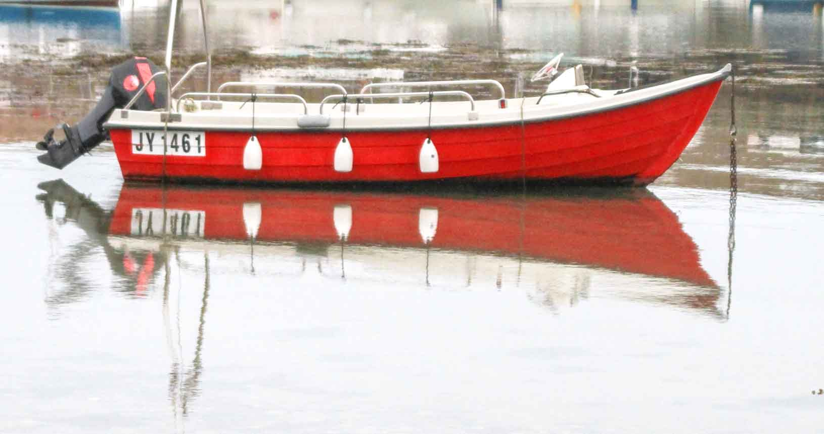 Canon EOS 7D sample photo. Red fishing boat photography
