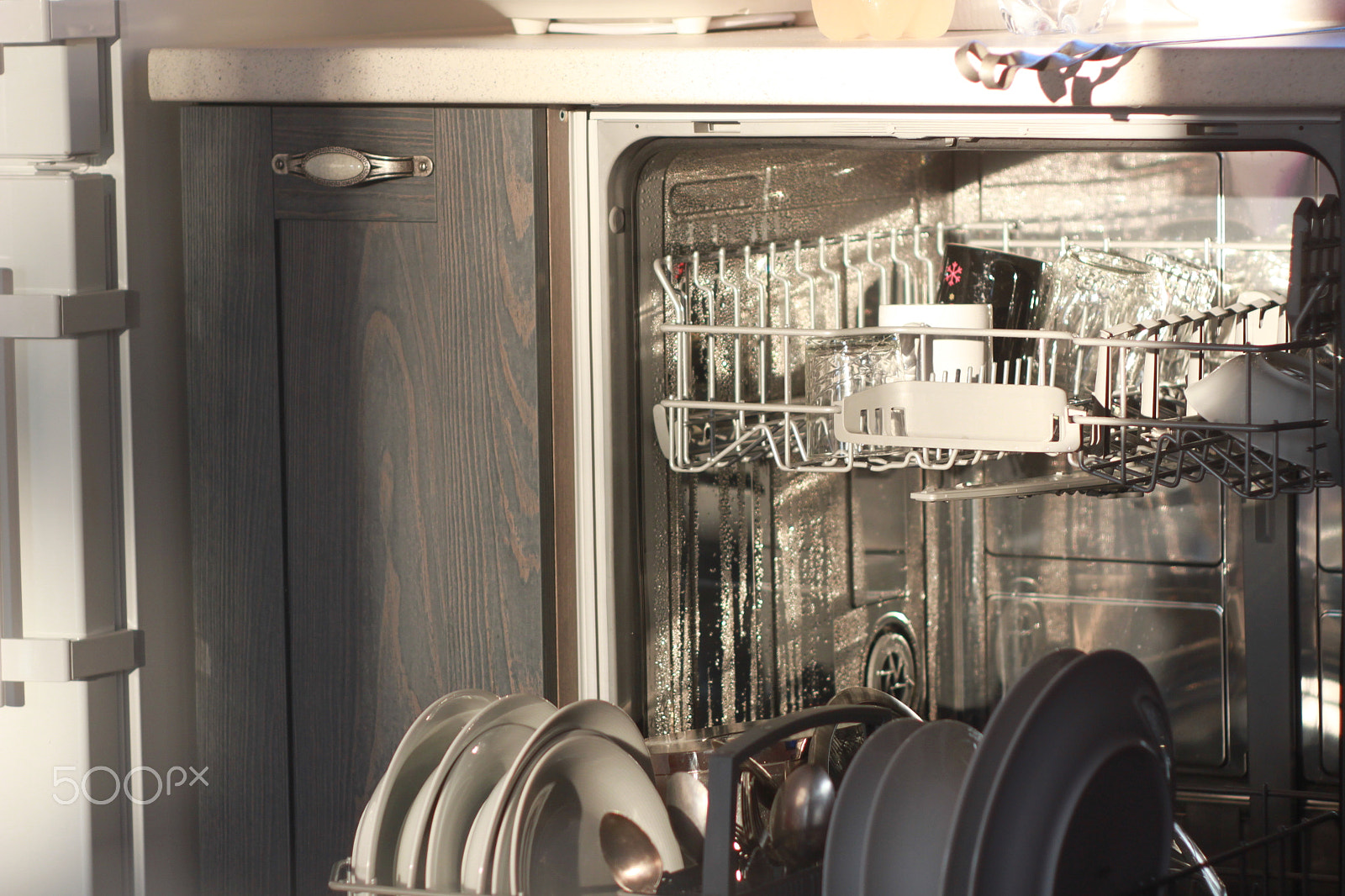Canon EF 35-80mm f/4-5.6 sample photo. Dishwasher photography