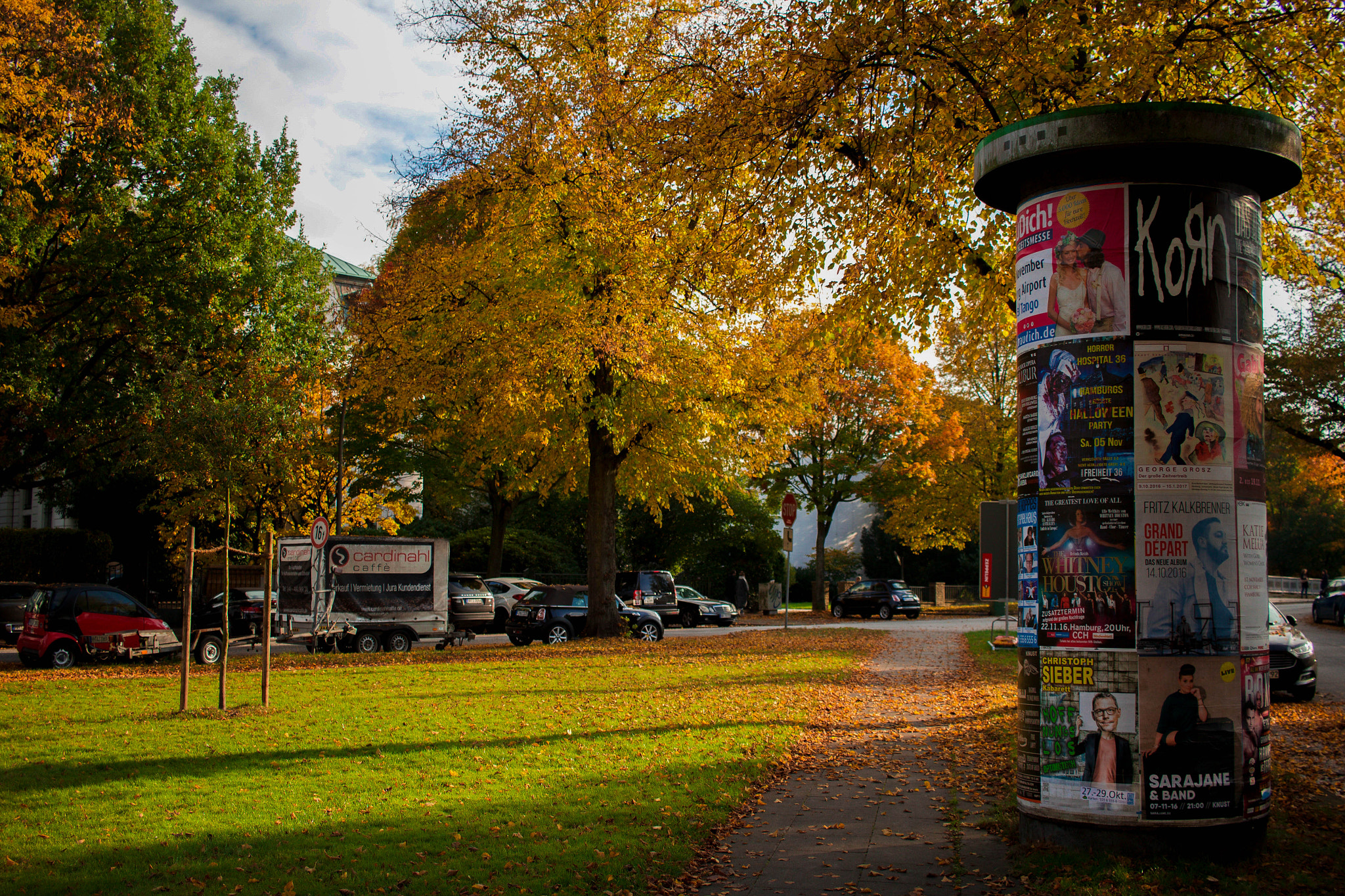 Canon EOS 1200D (EOS Rebel T5 / EOS Kiss X70 / EOS Hi) + Canon EF-S 24mm F2.8 STM sample photo. Autumnal hamburg photography