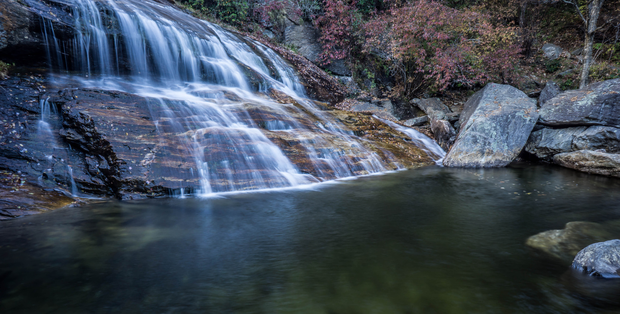 Sony a6000 + Sony E 16mm F2.8 sample photo. Lower falls photography