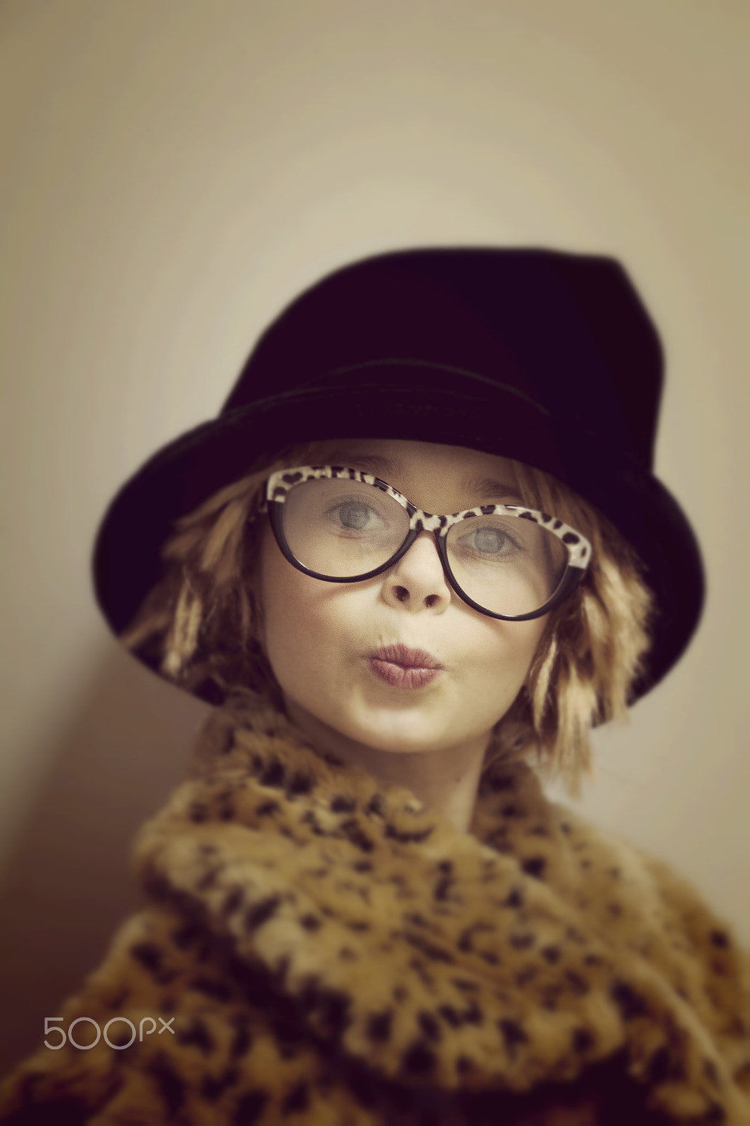 Canon EOS 60D sample photo. Dressed as granny photography