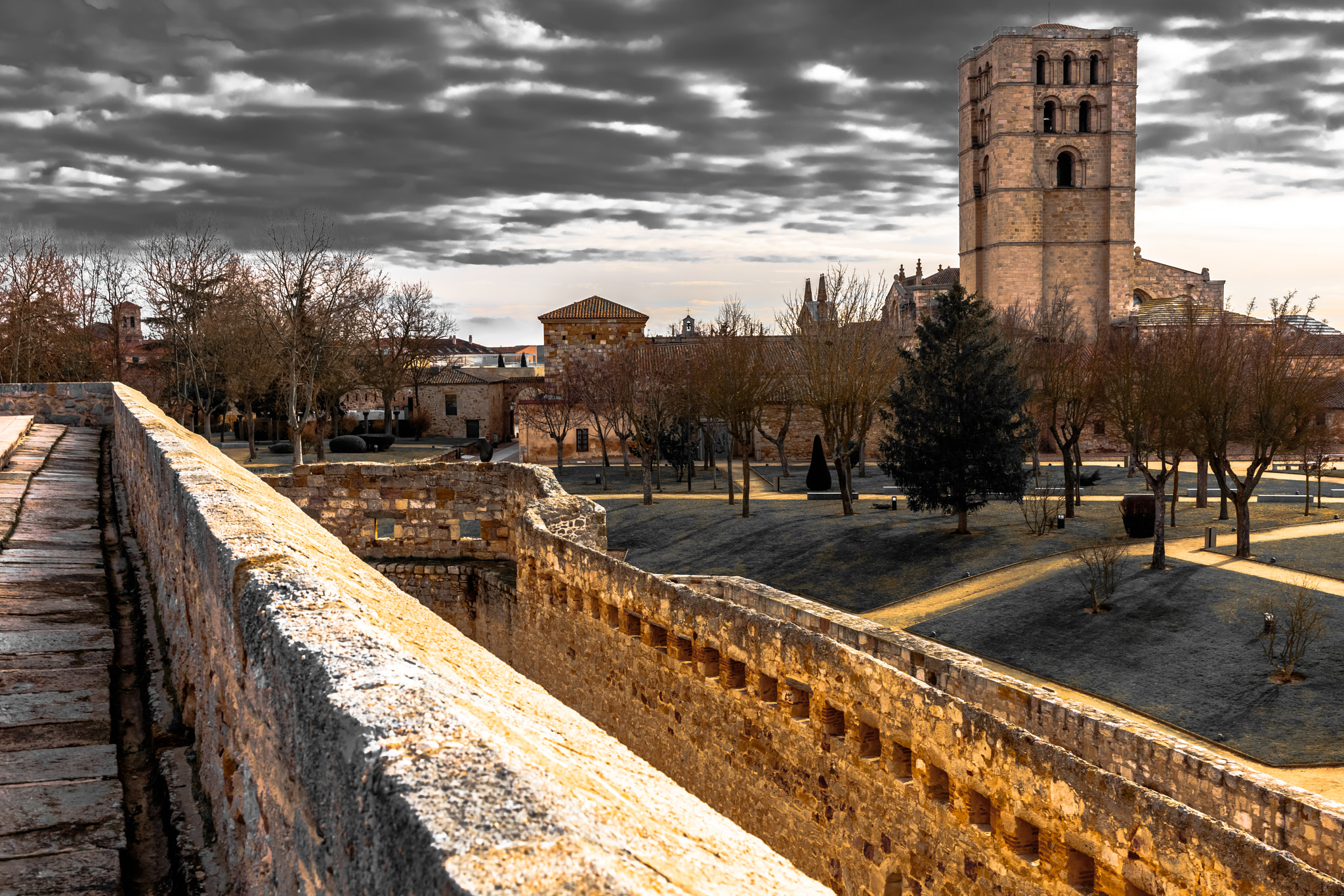 Canon EF 35mm F1.4L II USM sample photo. Vistas catedral zamora desde el castillo photography